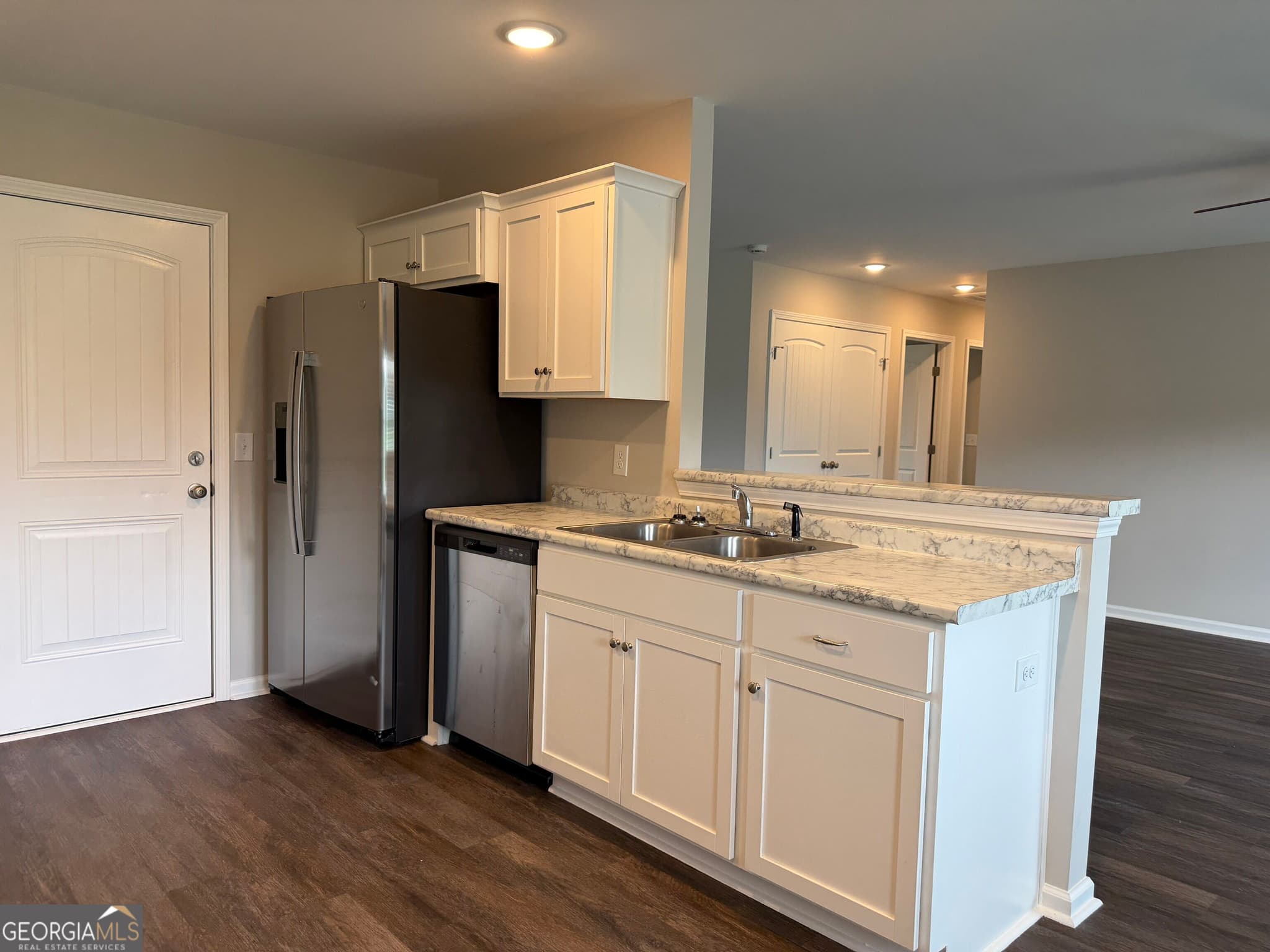 3 bedroom, 2 bathroom, 1,362 sq ft townhouse for sale at 141 Callaway Crescent, Statesboro, GA 30458 — photo 3