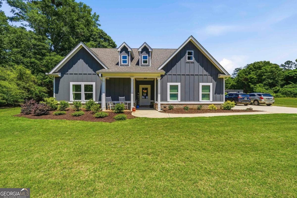 3 bedroom, 2 bathroom, 1,996 sq ft single family residence under contract at 145 Pearl Moon Drive, Eatonton, GA 31024