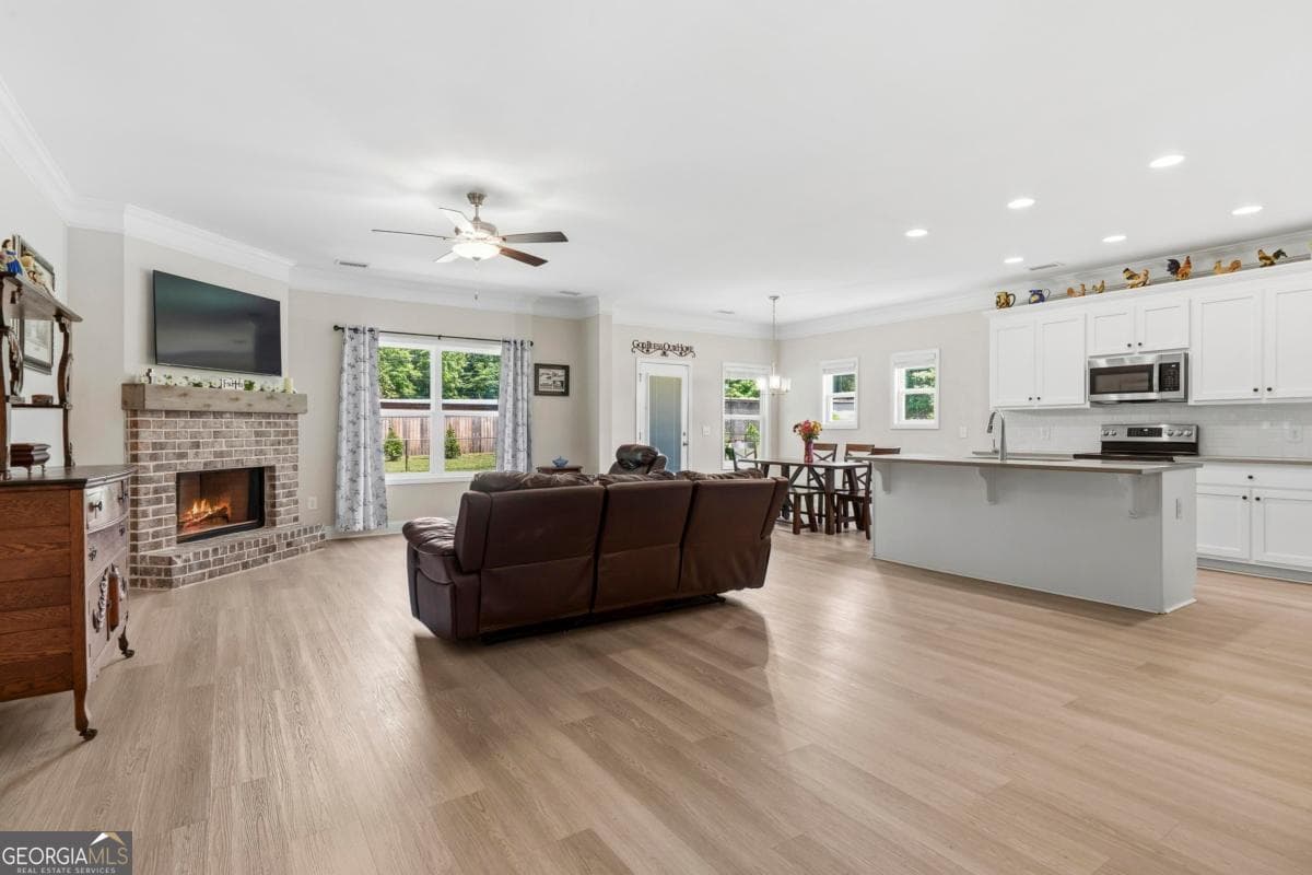 3 bedroom, 2 bathroom, 1,996 sq ft single family residence under contract at 145 Pearl Moon Drive, Eatonton, GA 31024 — photo 4