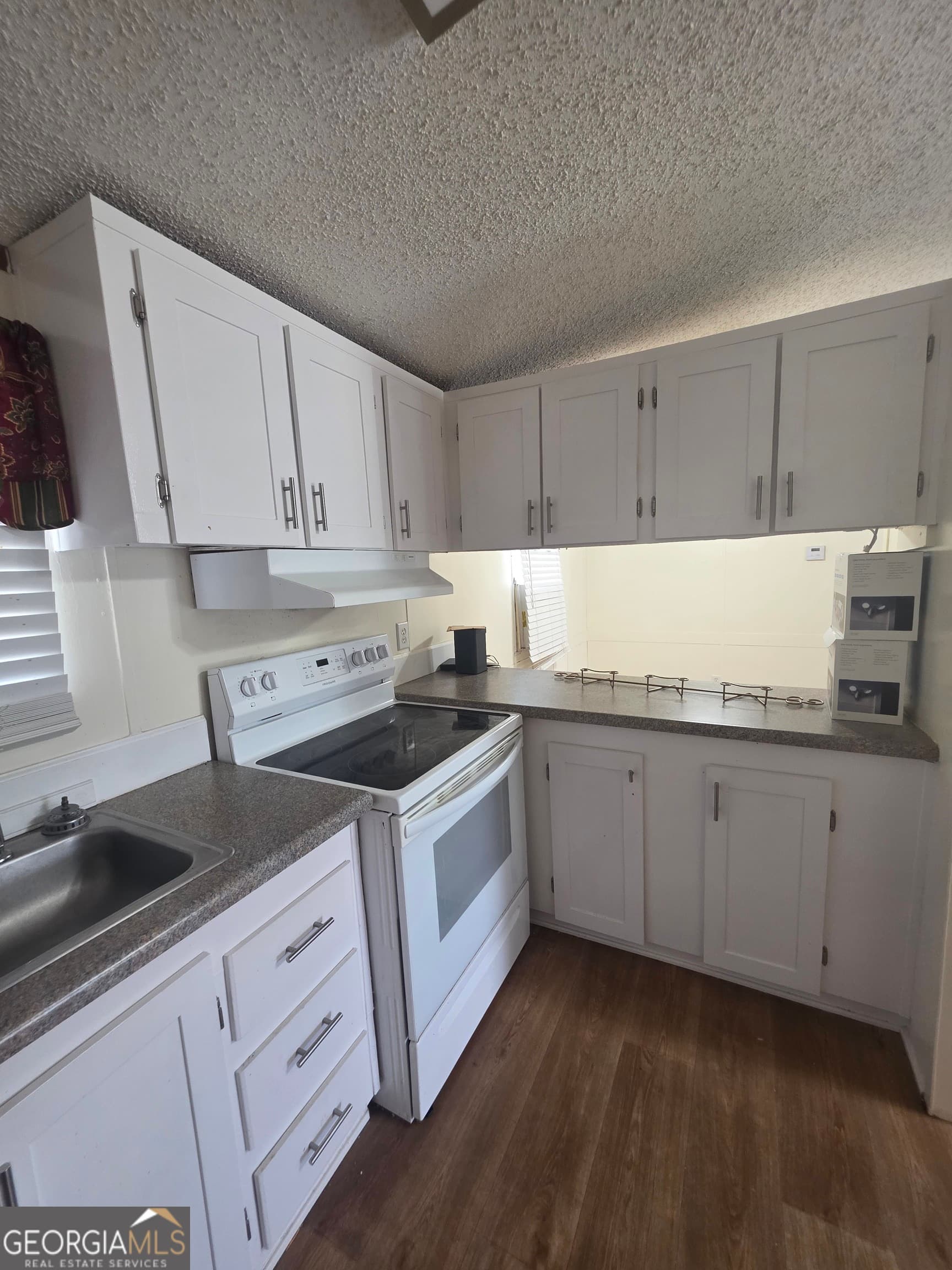 3 bedroom, 2 bathroom, 1,248 sq ft manufactured home,single family residence for sale at 21 White Acre Lane, Baxley, GA 31513 — photo 9