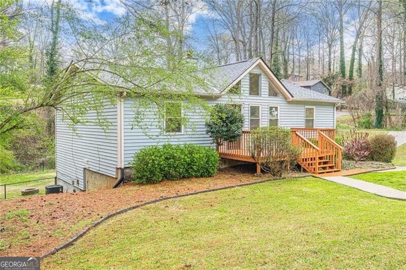 3 bedroom, 2 bathroom, 1,218 sq ft single family residence for sale at 549 Pineland Circle, Mableton, GA 30126 — photo 1 of 37
