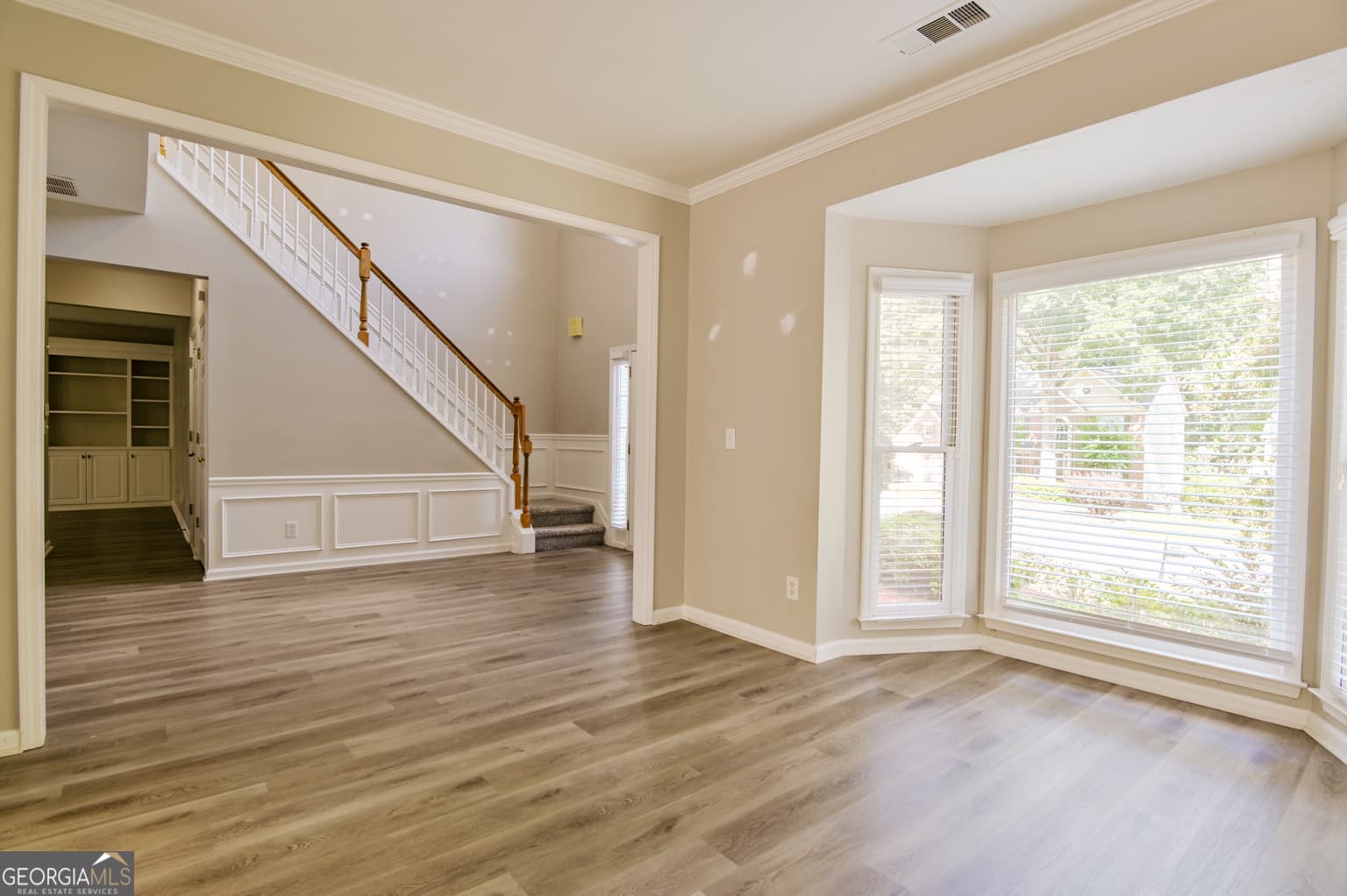 4 bedroom, 2.5 bathroom, 2,216 sq ft single family residence for sale at 185 Gainford Court, Johns Creek, GA 30097 — photo 6