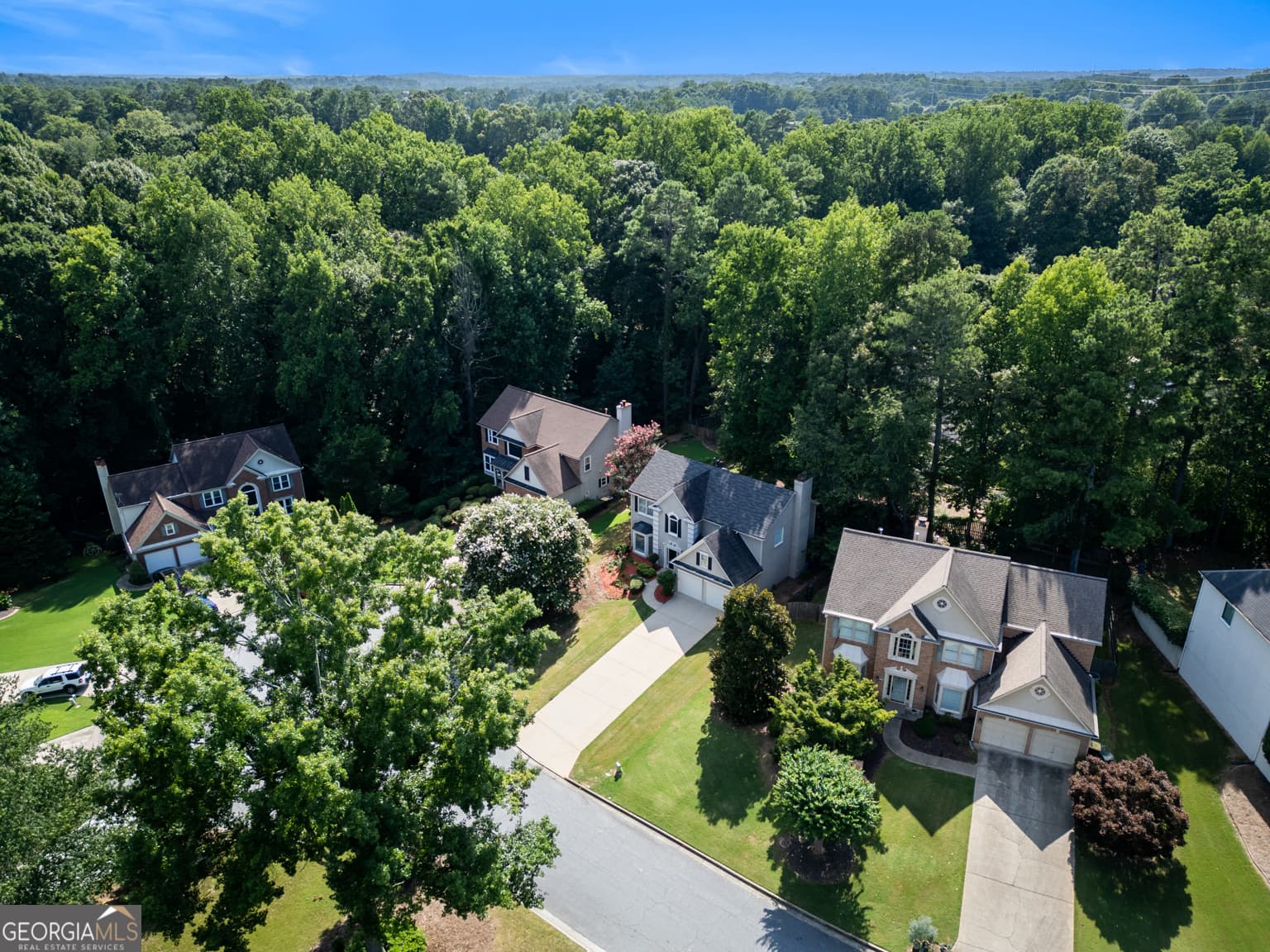 4 bedroom, 2.5 bathroom, 2,216 sq ft single family residence for sale at 185 Gainford Court, Johns Creek, GA 30097 — photo 3