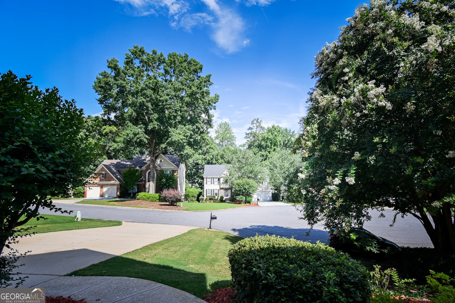 4 bedroom, 2.5 bathroom, 2,216 sq ft single family residence for sale at 185 Gainford Court, Johns Creek, GA 30097 — photo 4
