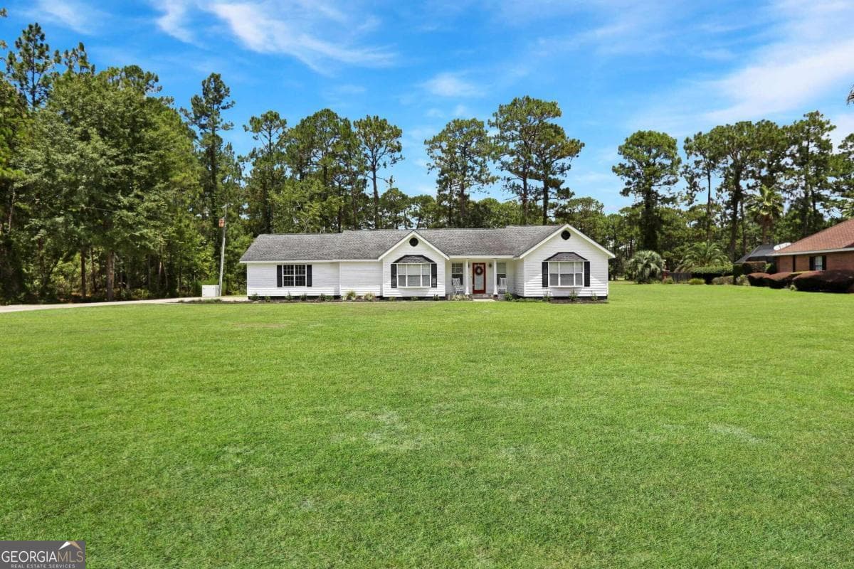 3 bedroom, 3 bathroom, 2,347 sq ft single family residence sold at 5 Par Drive, Jesup, GA 31546