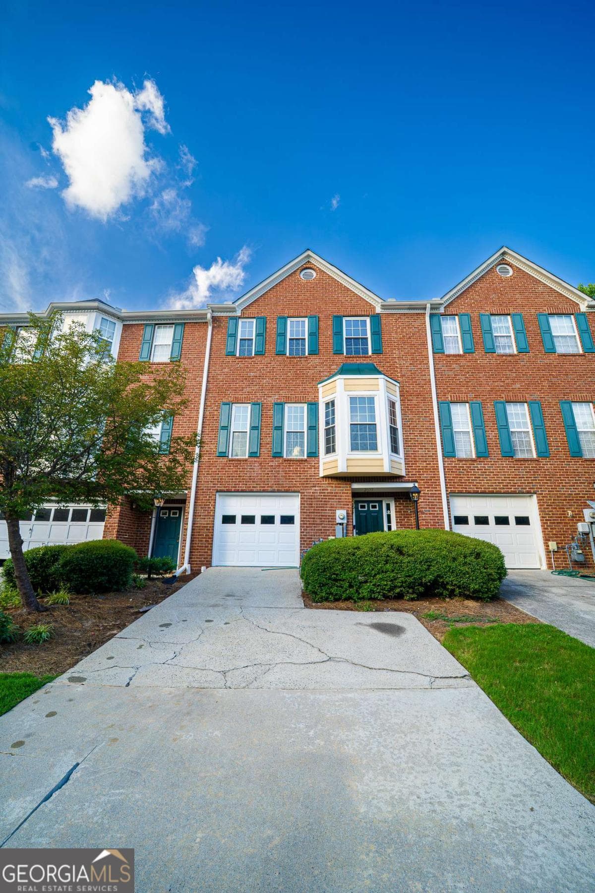 4 bedroom, 3.5 bathroom townhouse for sale at 2077 Pinnacle Pointe Drive, Norcross, GA 30071 — photo 2