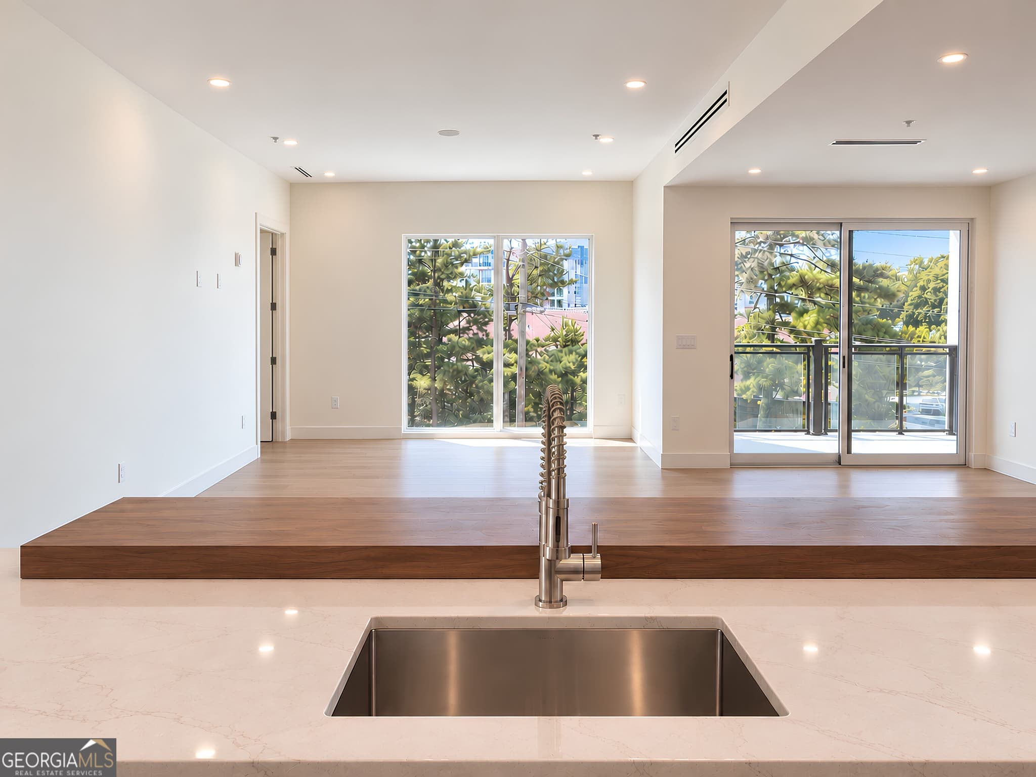 2 bedroom, 2 bathroom, 1,469 sq ft condominium for sale at 318 Sandy Springs Circle 270, Sandy Springs, GA 30328 — photo 10