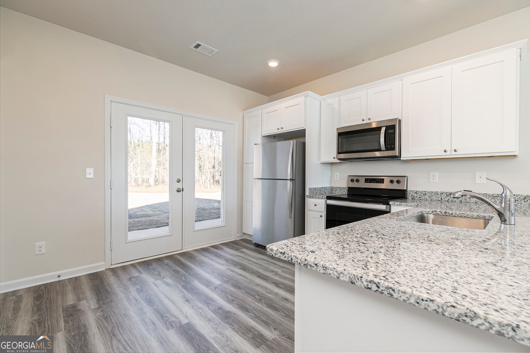 2 bedroom, 2.5 bathroom, 1,187 sq ft townhouse for sale at 253 Rooker Drive, Lagrange, GA 30241 — photo 6
