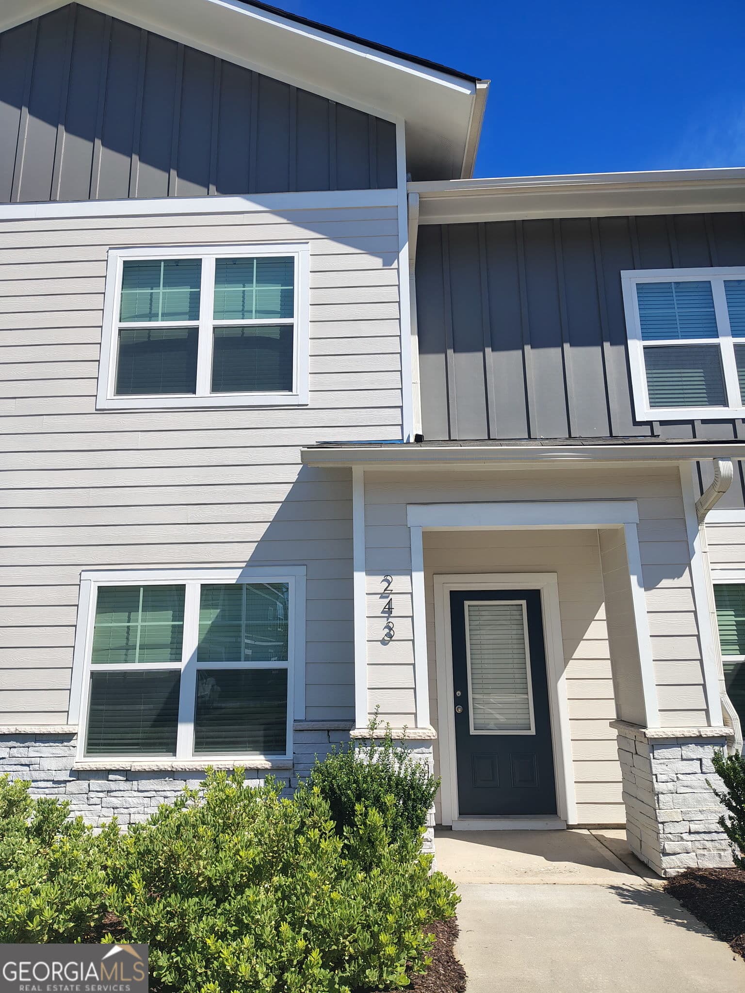 2 bedroom, 2.5 bathroom, 1,187 sq ft townhouse for sale at 253 Rooker Drive, Lagrange, GA 30241