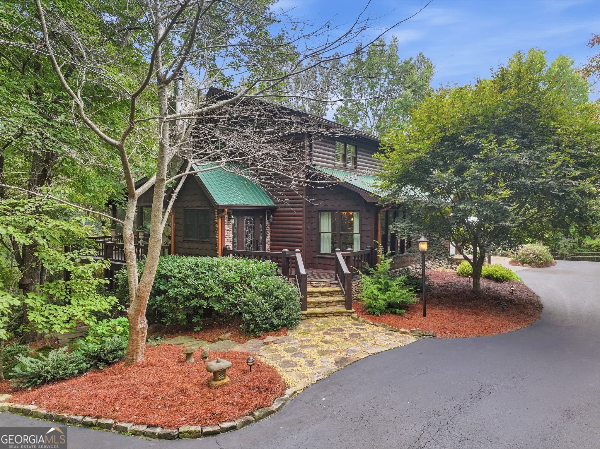 4 bedroom, 3 bathroom, 2,800 sq ft cabin,single family residence for sale at 205 Minnehaha Trail, Blue Ridge, GA 30513 — photo 2