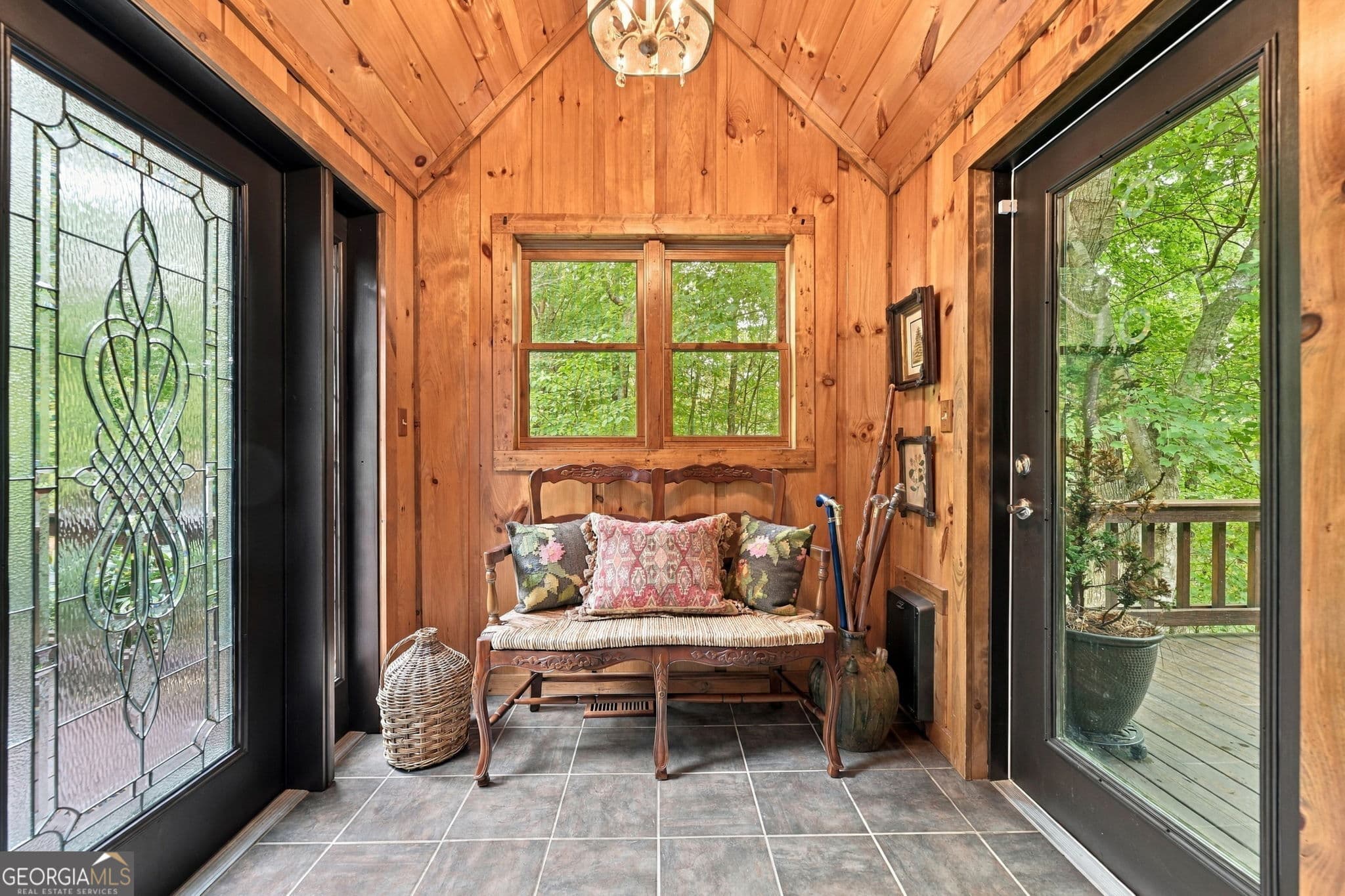 4 bedroom, 3 bathroom, 2,800 sq ft cabin,single family residence for sale at 205 Minnehaha Trail, Blue Ridge, GA 30513 — photo 5