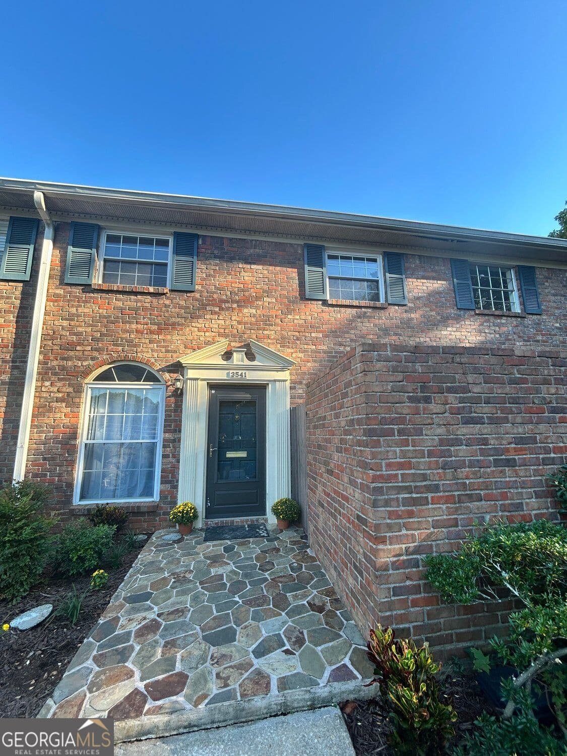 2 bedroom, 1 bathroom, 840 sq ft condominium for sale at 3541 Old Chamblee Tucker Road H, Atlanta, GA 30340 — photo 1 of 12