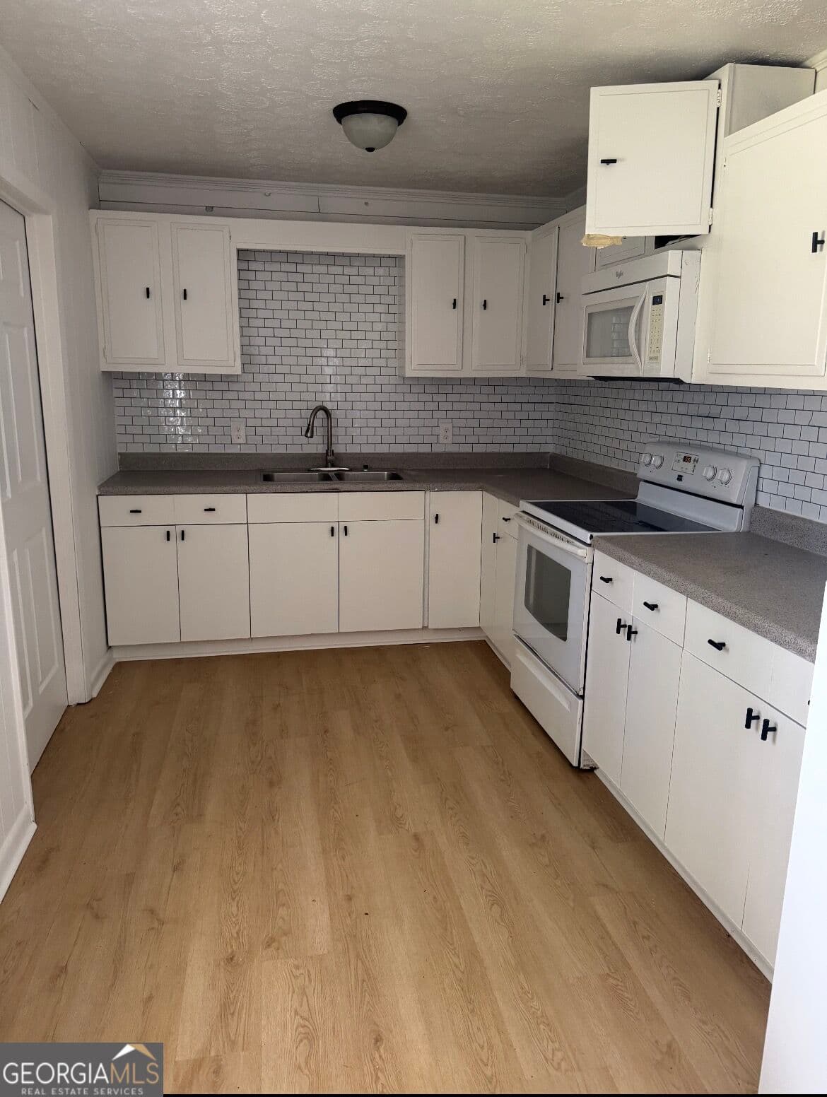 2 bedroom, 1 bathroom, 3,712 sq ft single family residence for rent at 540 Aubrey Drive, Athens, GA 30606 for $1,400 a month — photo 3