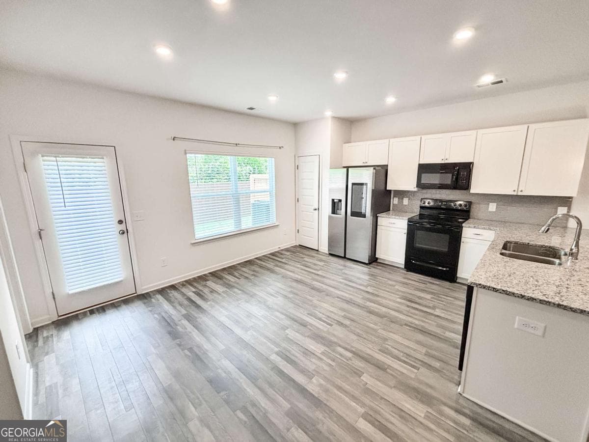 3 bedroom, 2.5 bathroom, 1,766 sq ft townhouse for rent at 5784 Silver Lake Drive, Mableton, GA 30126 for $2,399 a month — photo 4