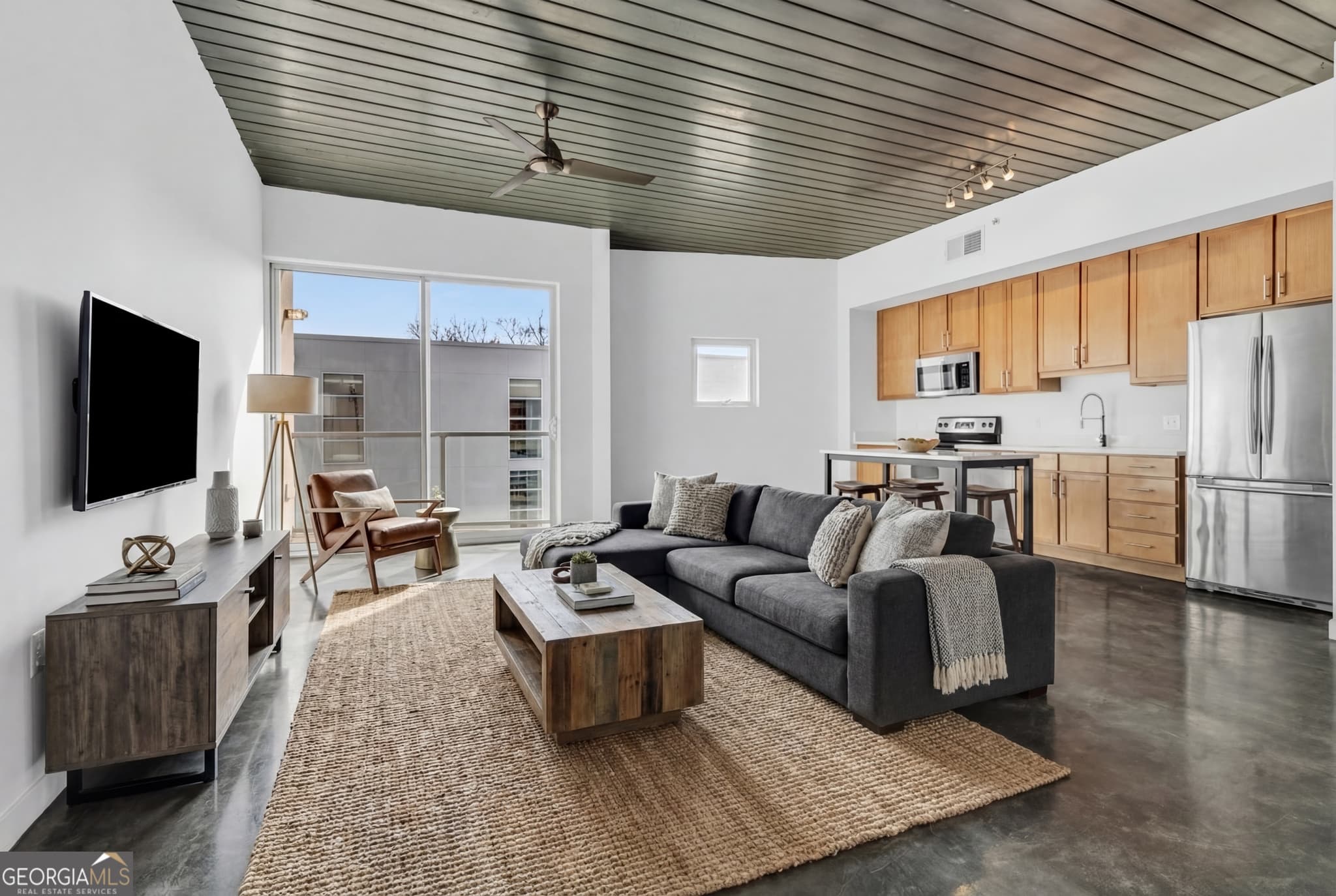 1 bedroom, 1 bathroom, 869 sq ft loft,condominium sold at 620 Glen Iris Drive 521, Atlanta, GA 30308