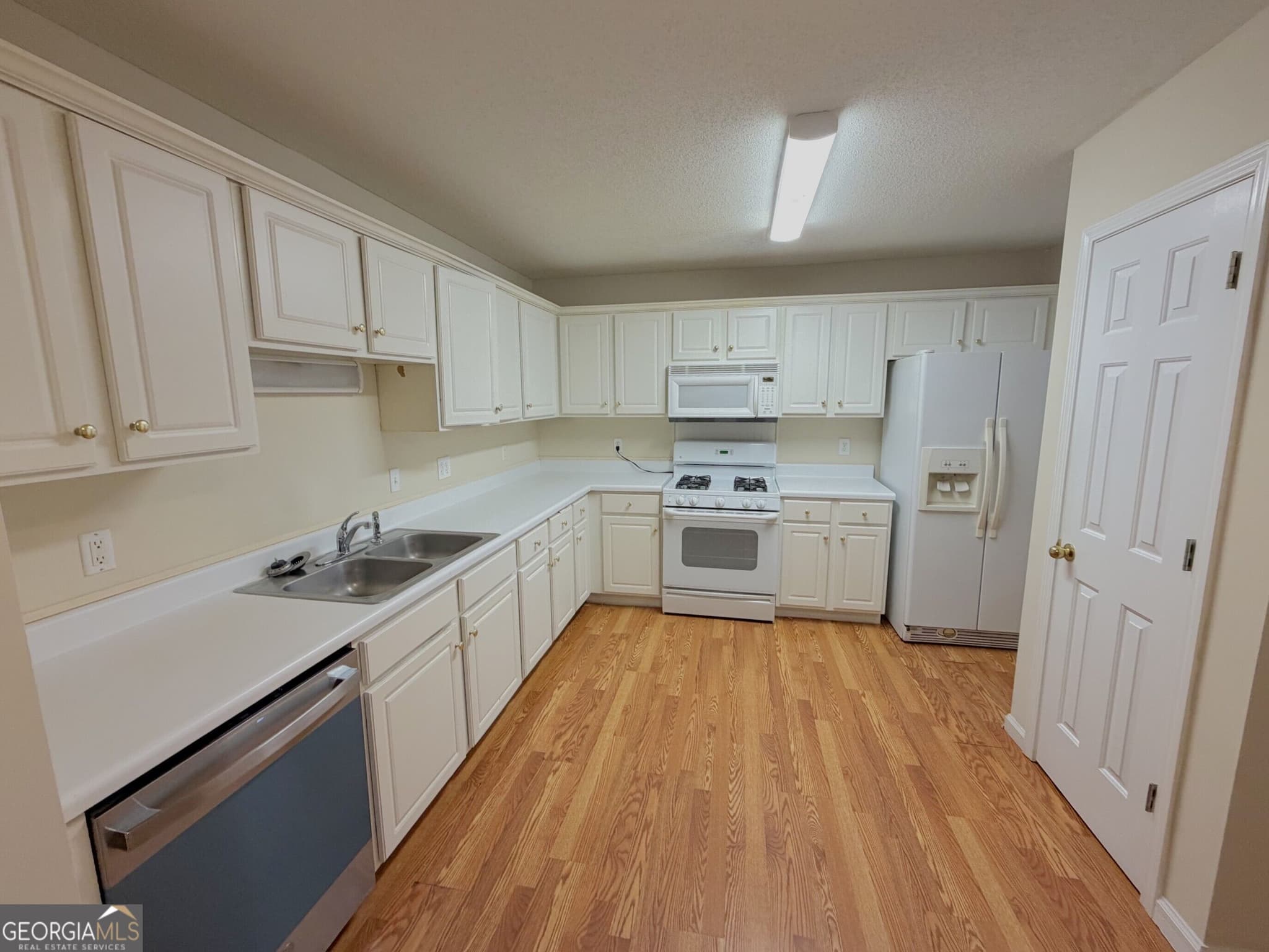 3 bedroom, 2.5 bathroom, 2,088 sq ft single family residence for rent at 81 Abbotsford Drive, Villa Rica, GA 30180 for $1,649 a month — photo 6