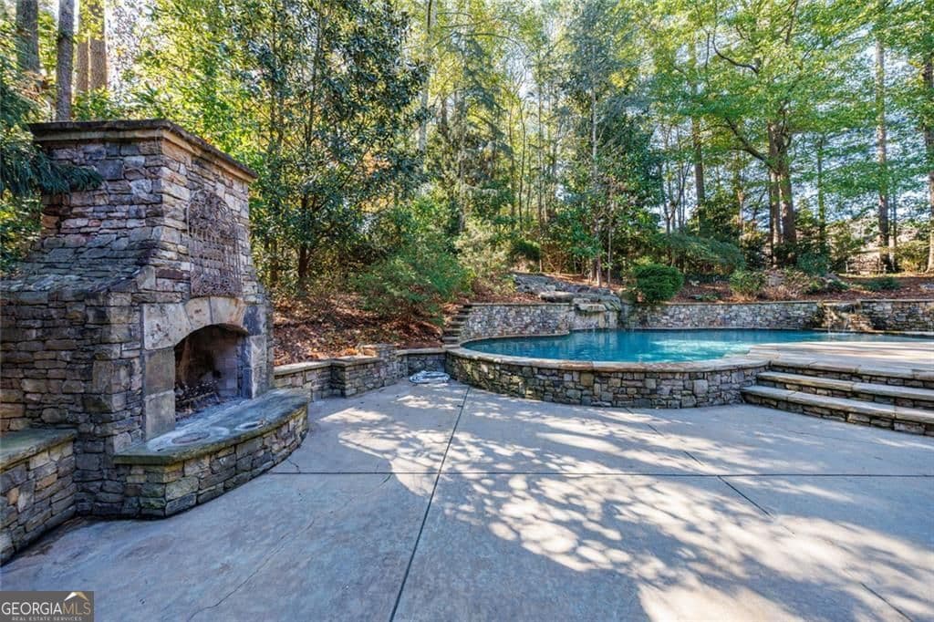 5 bedroom, 6 bathroom, 4,842 sq ft single family residence for sale at 2893 Thurleston Lane, Duluth, GA 30097 — photo 5