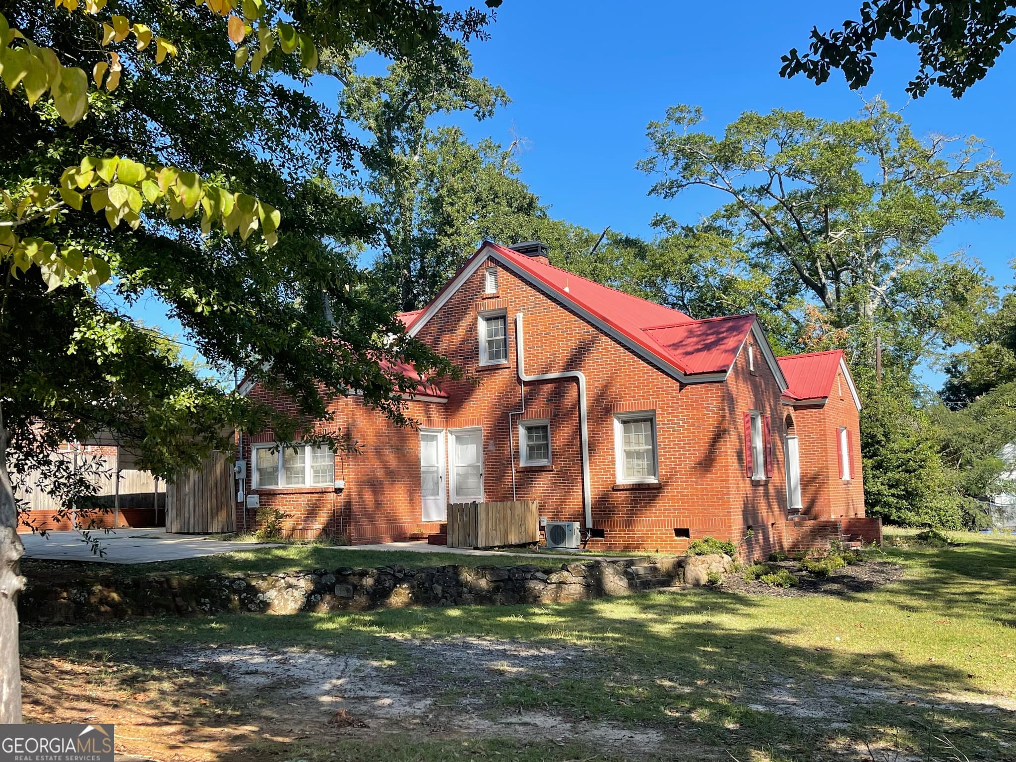 4 bedroom, 2 bathroom, 1,893 sq ft single family residence for sale at 320 Parkway Drive, Thomaston, GA 30286 — photo 2