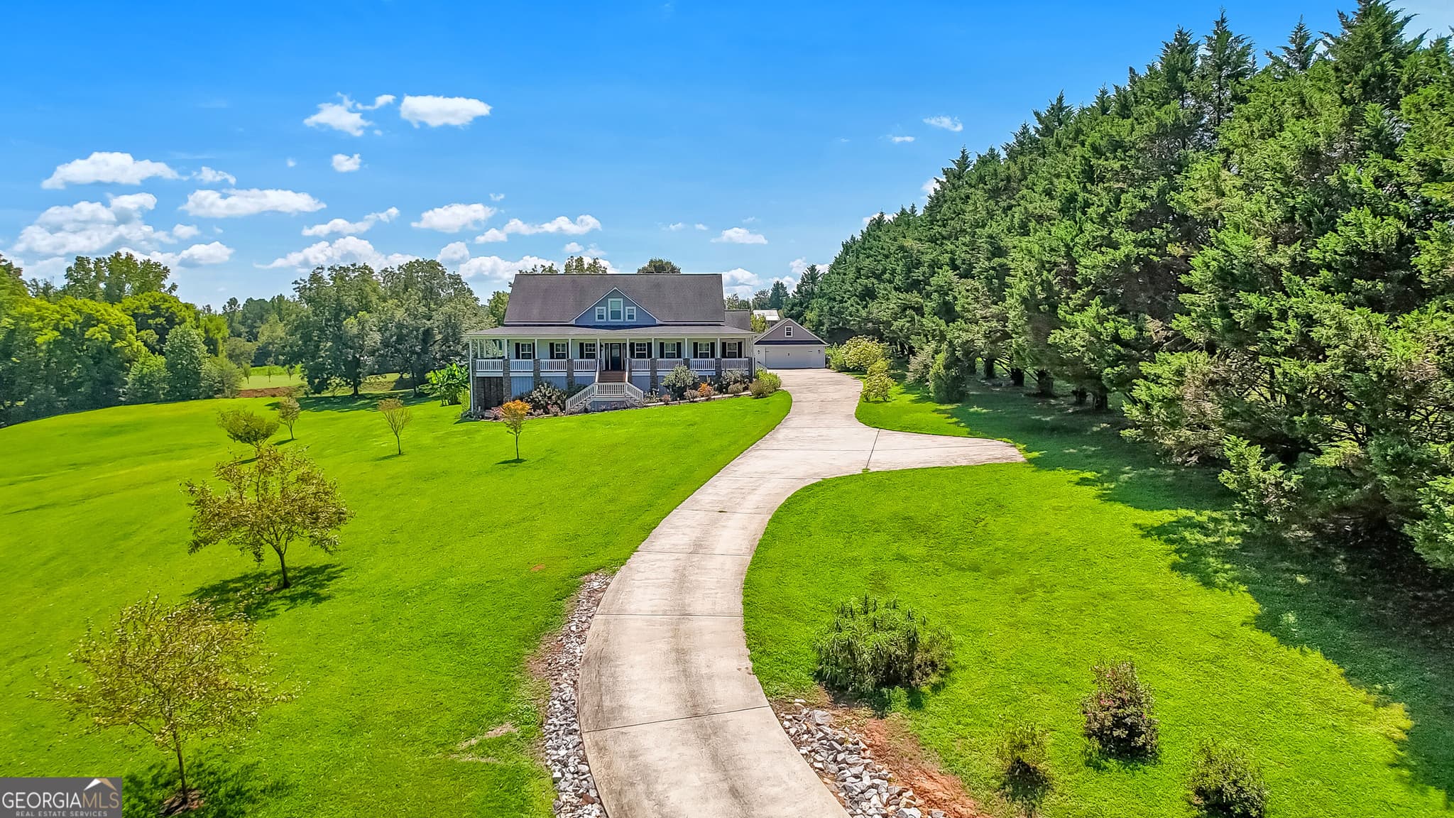4 bedroom, 4 bathroom, 3,952 sq ft single family residence for sale at 2011 Lothridge Road, Cleveland, GA 30528 — photo 2