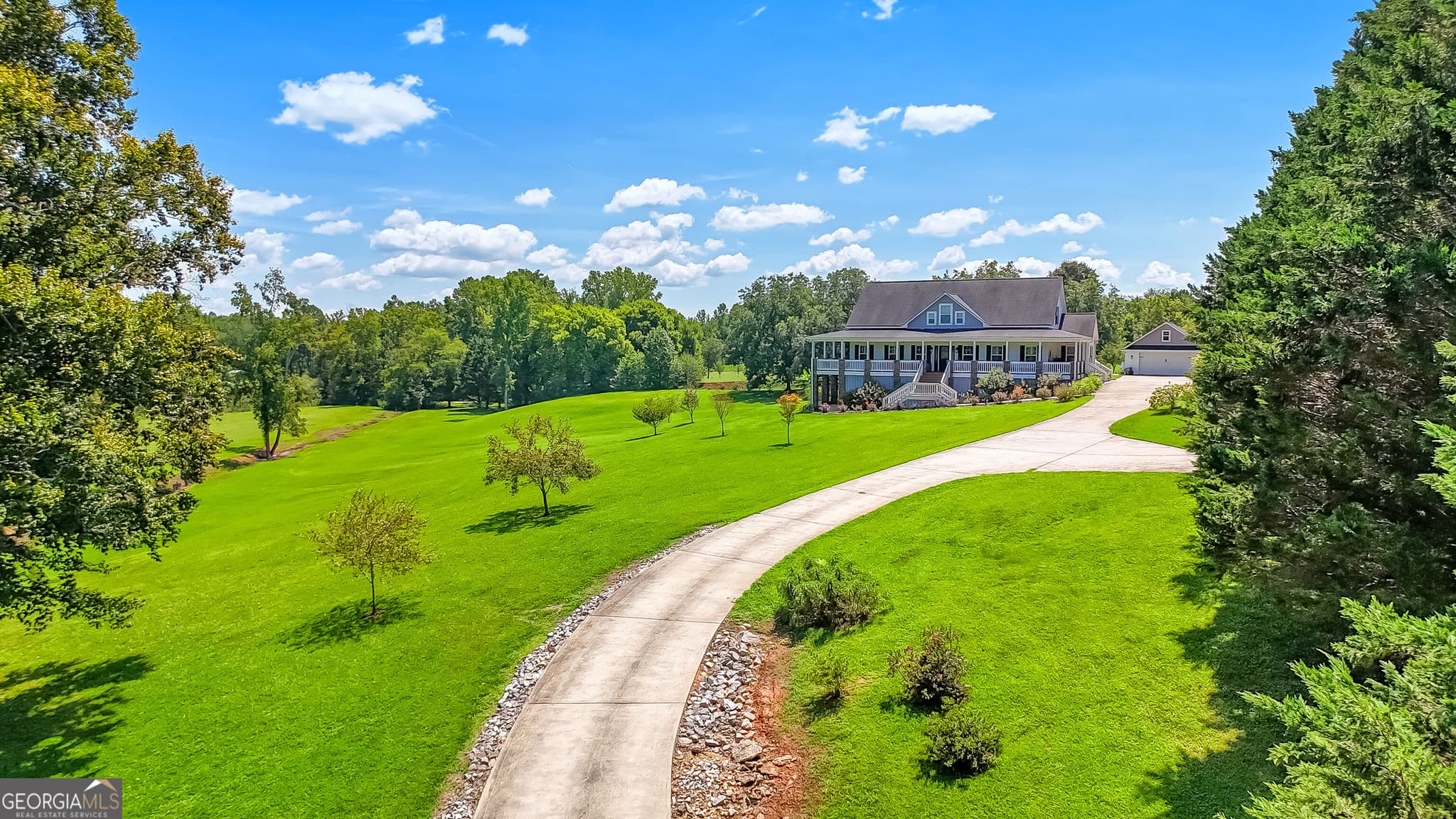 4 bedroom, 4 bathroom, 3,952 sq ft single family residence for sale at 2011 Lothridge Road, Cleveland, GA 30528 — photo 5