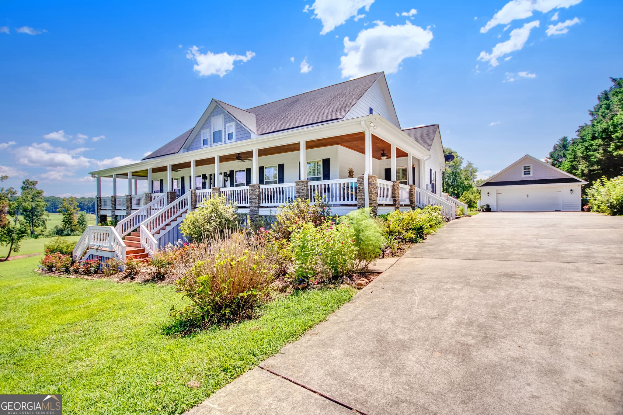 4 bedroom, 4 bathroom, 3,952 sq ft single family residence for sale at 2011 Lothridge Road, Cleveland, GA 30528 — photo 4
