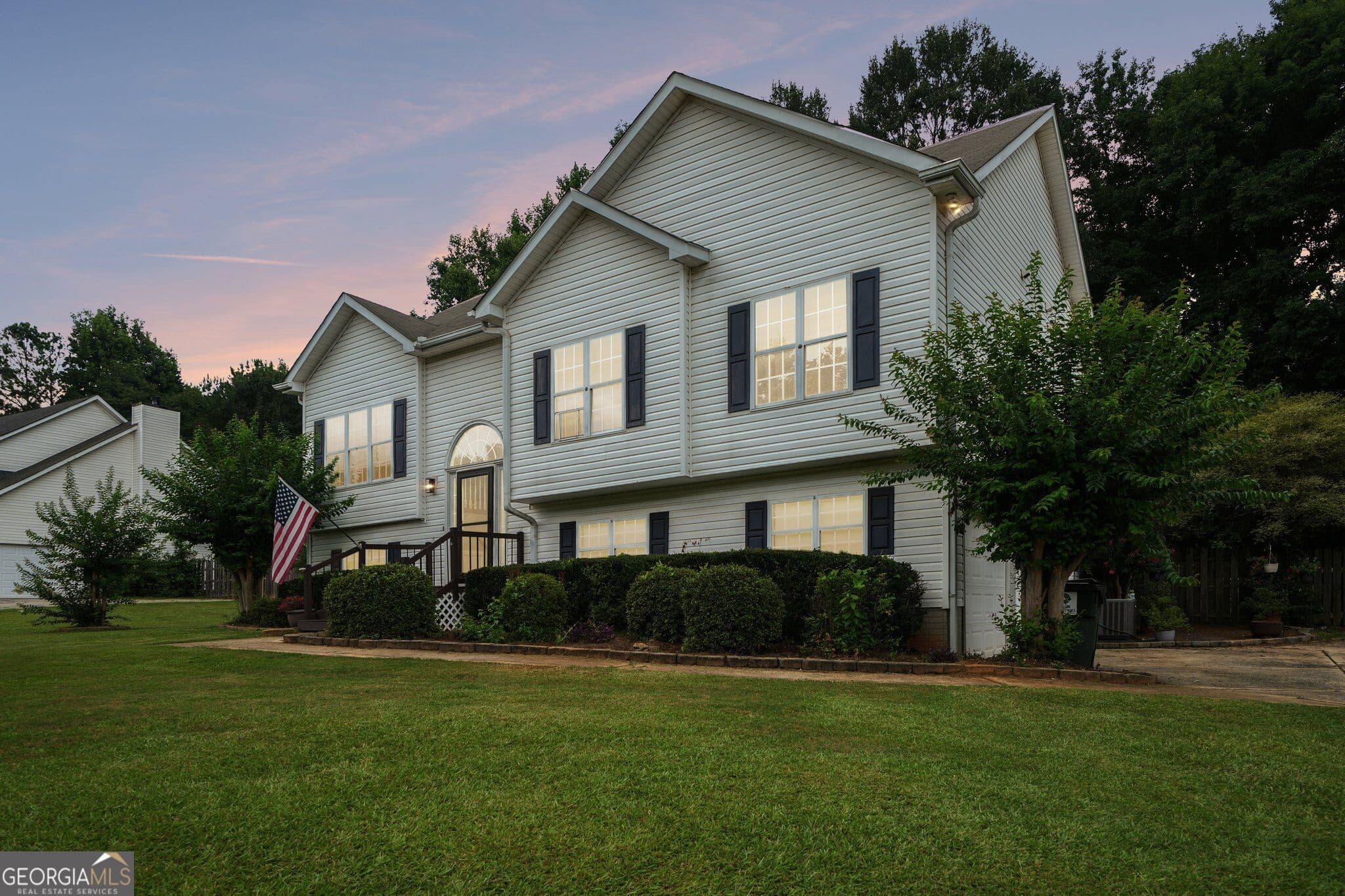 4 bedroom, 2 bathroom, 2,191 sq ft single family residence for sale at 130 Chesterfield Drive, Newnan, GA 30265 — photo 2