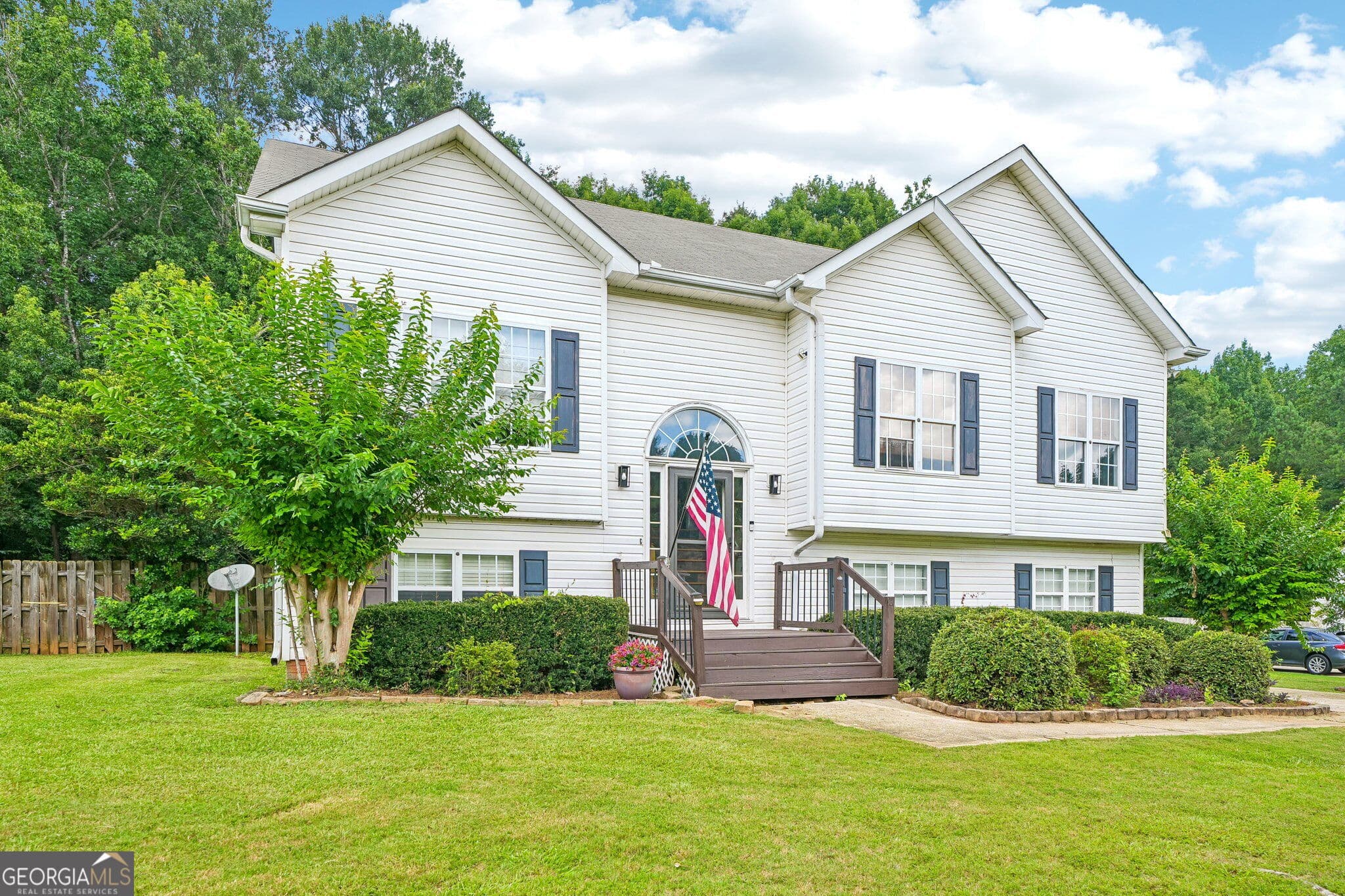 4 bedroom, 2 bathroom, 2,191 sq ft single family residence for sale at 130 Chesterfield Drive, Newnan, GA 30265 — photo 4