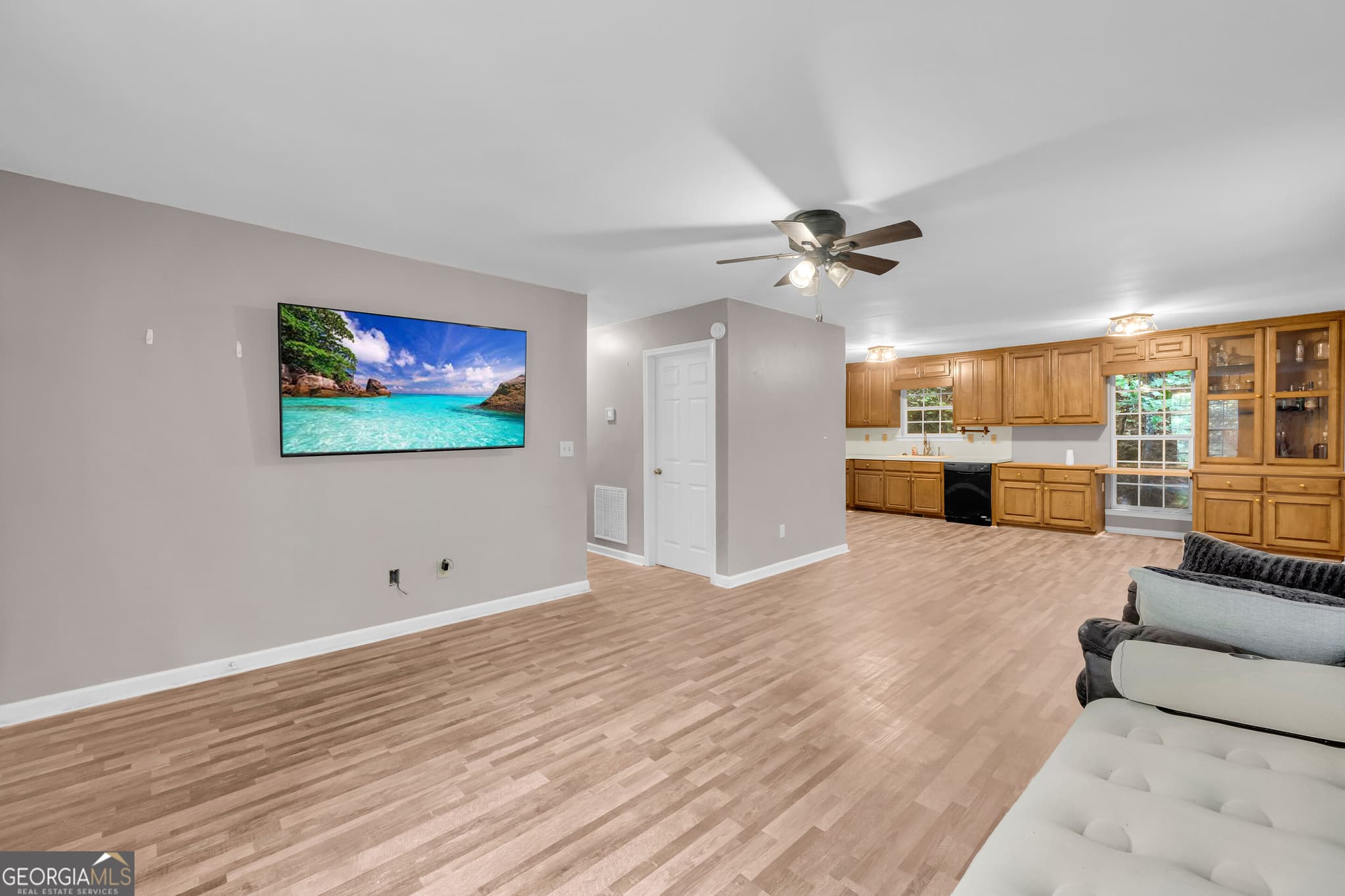 2 bedroom, 1.5 bathroom, 1,116 sq ft single family residence for sale at 549 Travaden Trail, Hiawassee, GA 30546 — photo 3
