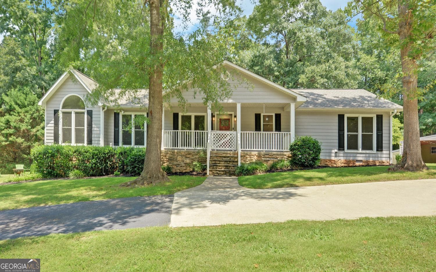 3 bedroom, 4 bathroom, 3,133 sq ft single family residence for sale at 567 Cedar Pond Road, Hartwell, GA 30643