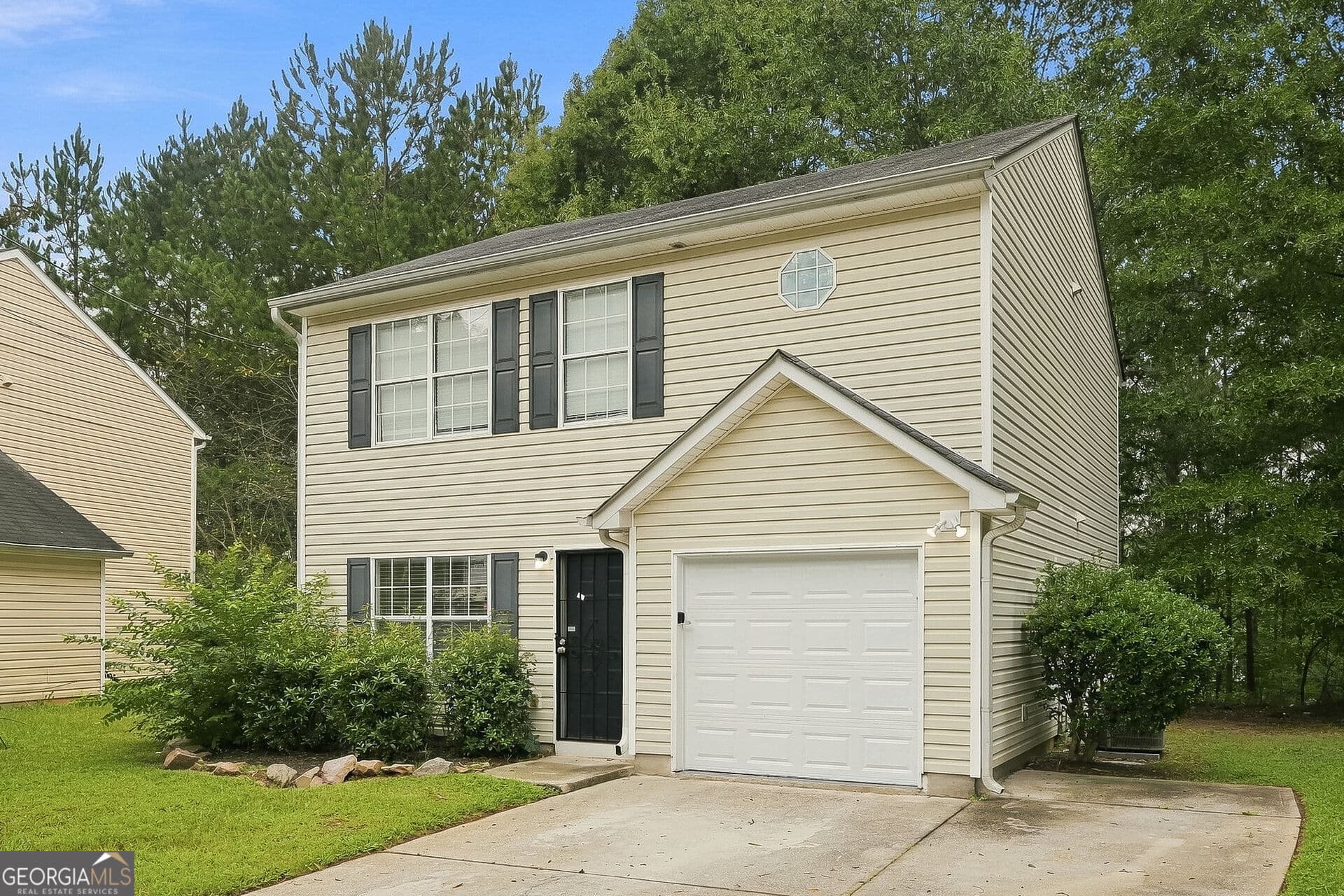 3 bedroom, 2.5 bathroom, 1,508 sq ft single family residence for sale at 7060 Ravenwood Lane, Lithonia, GA 30038 — photo 2