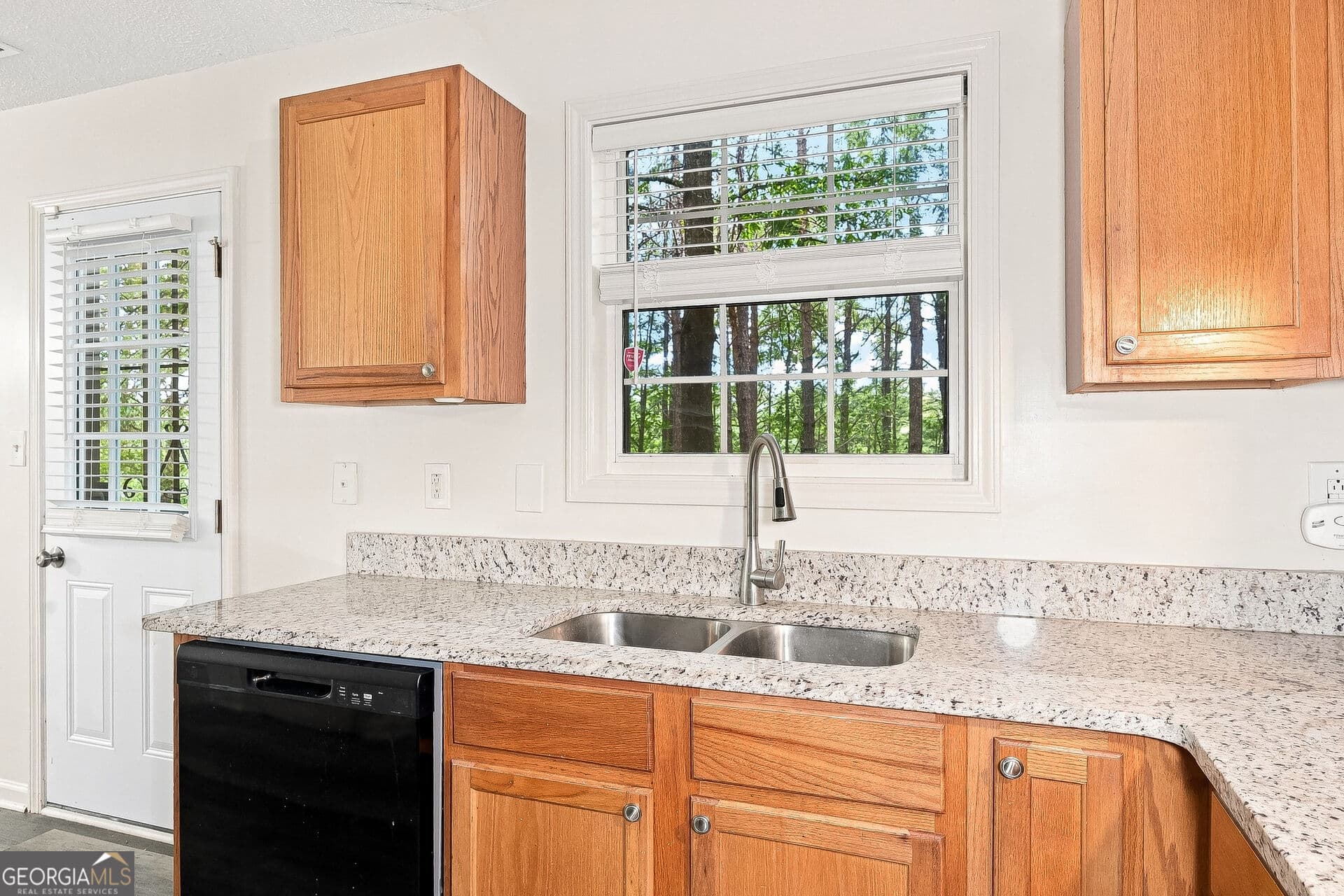 3 bedroom, 2.5 bathroom, 1,508 sq ft single family residence for sale at 7060 Ravenwood Lane, Lithonia, GA 30038 — photo 7