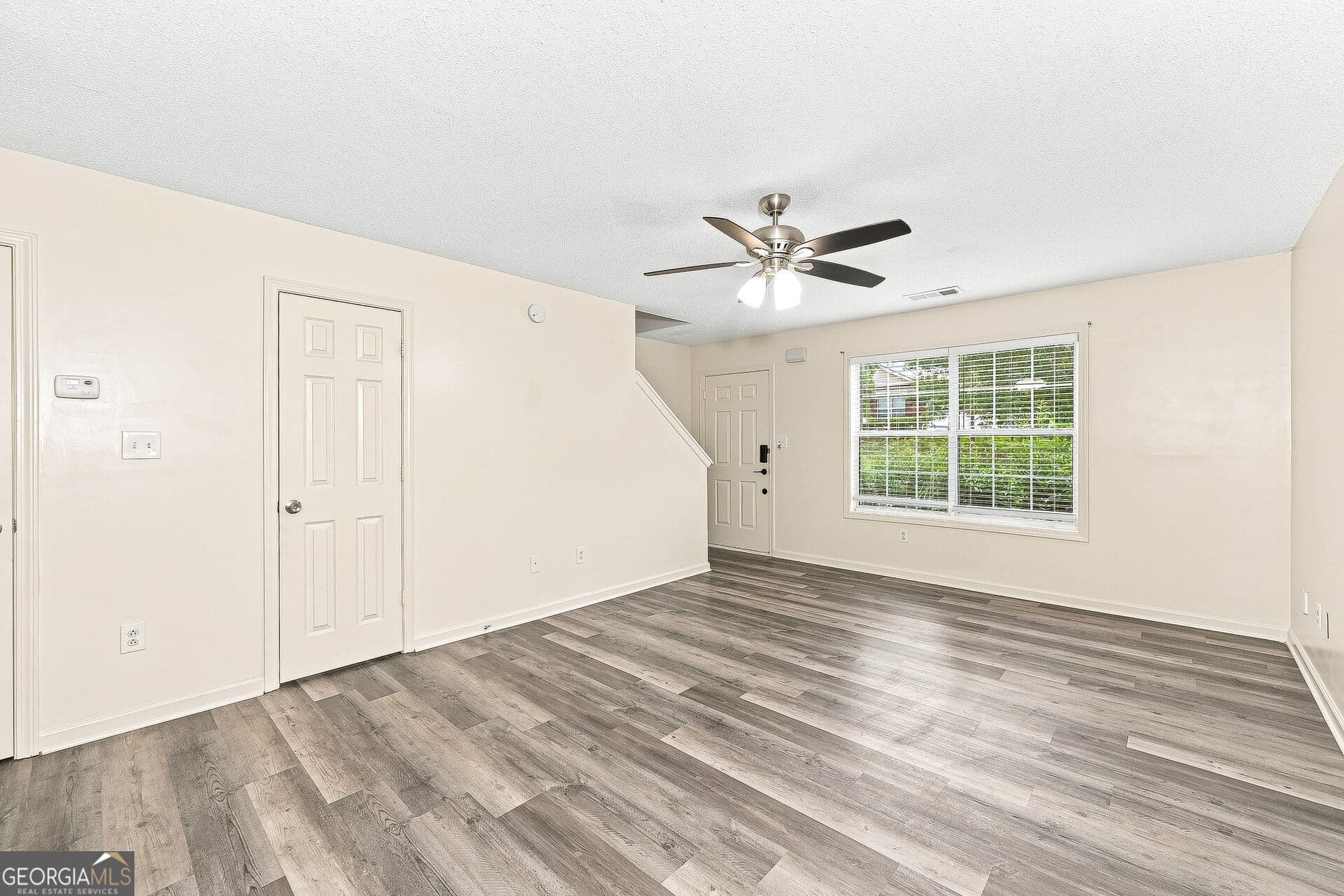 3 bedroom, 2.5 bathroom, 1,508 sq ft single family residence for sale at 7060 Ravenwood Lane, Lithonia, GA 30038 — photo 3