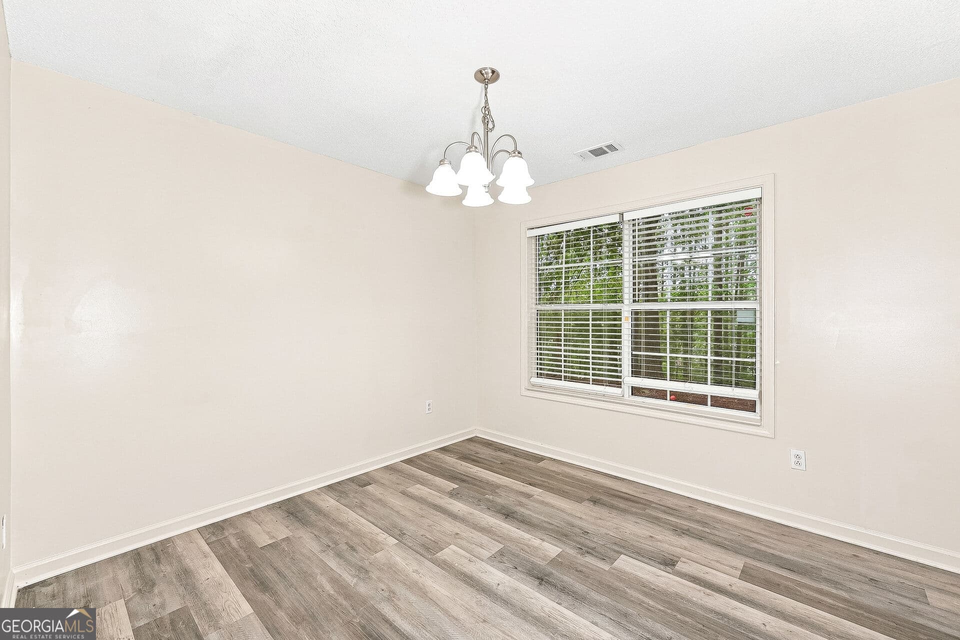 3 bedroom, 2.5 bathroom, 1,508 sq ft single family residence for sale at 7060 Ravenwood Lane, Lithonia, GA 30038 — photo 8