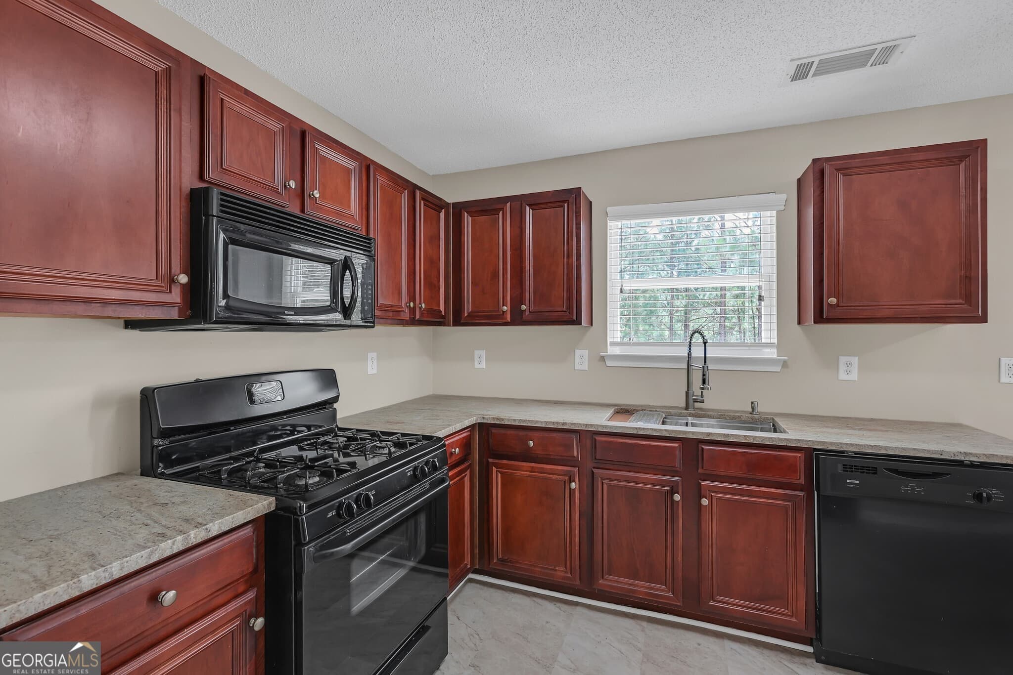 4 bedroom, 2.5 bathroom, 2,142 sq ft single family residence for sale at 4213 Sitka Drive, Douglasville, GA 30135 — photo 8