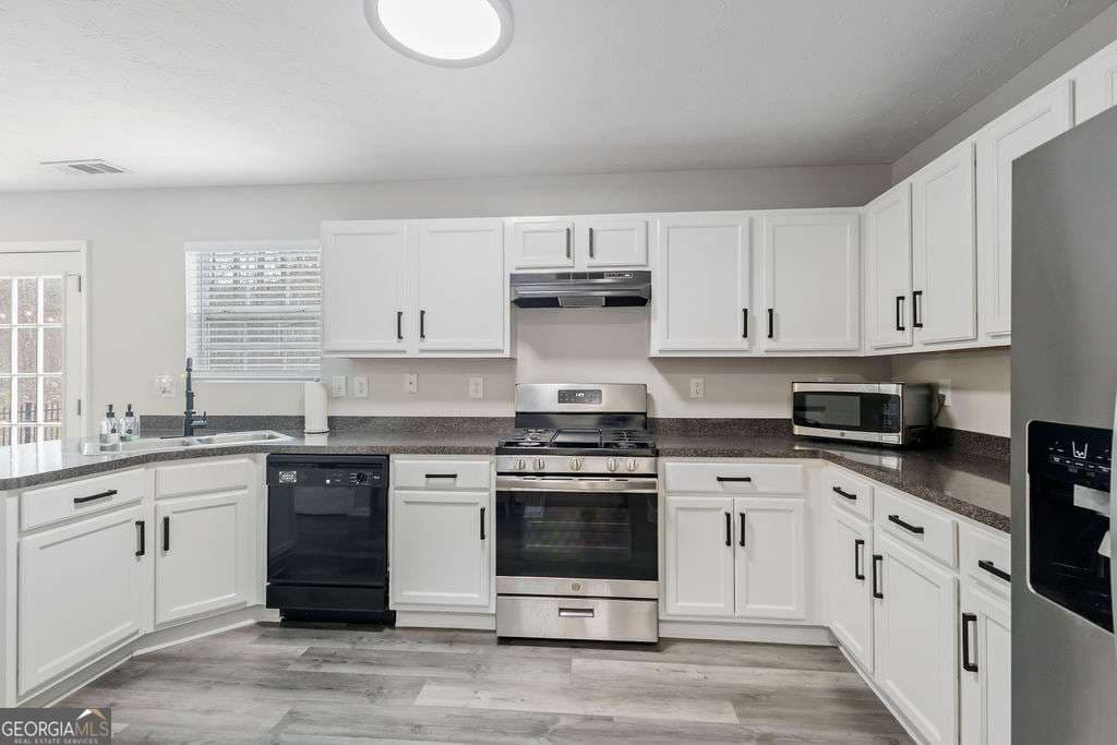 3 bedroom, 2.5 bathroom, 1,768 sq ft single family residence for sale at 59 Belmont Park Drive, Newnan, GA 30263 — photo 6