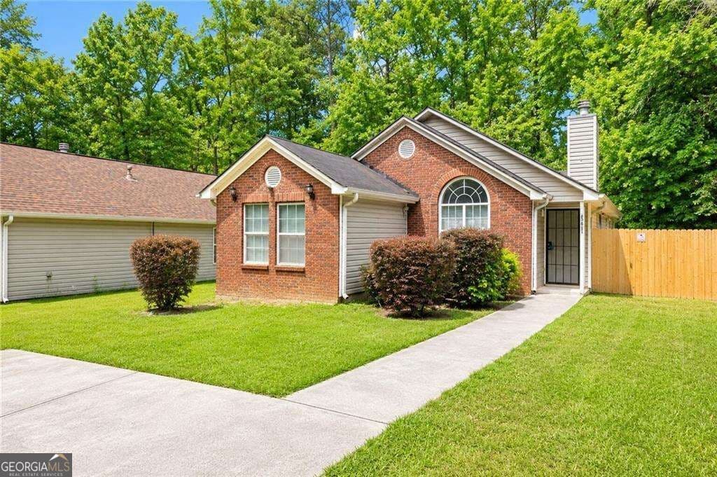 4 bedroom, 2 bathroom single family residence for rent at 2341 Daniel Road, Atlanta, GA 30331 for $2,600 a month — photo 2