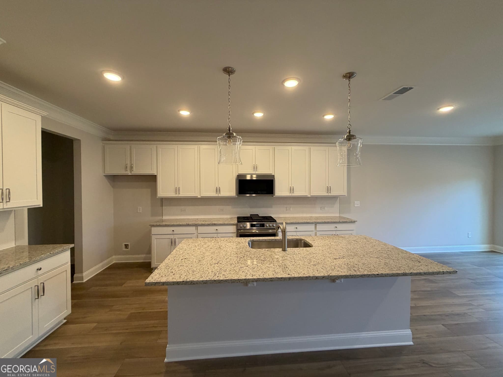 3 bedroom, 2.5 bathroom, 2,062 sq ft townhouse for sale at 4 Trace Bluff, Dawsonville, GA 30534 — photo 3