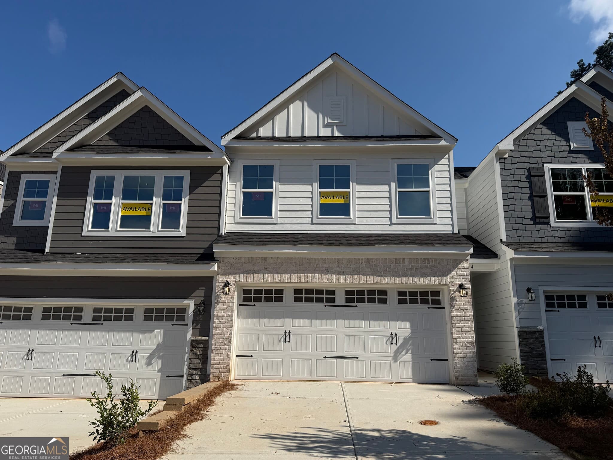 3 bedroom, 2.5 bathroom, 2,062 sq ft townhouse for sale at 4 Trace Bluff, Dawsonville, GA 30534 — photo 1 of 19