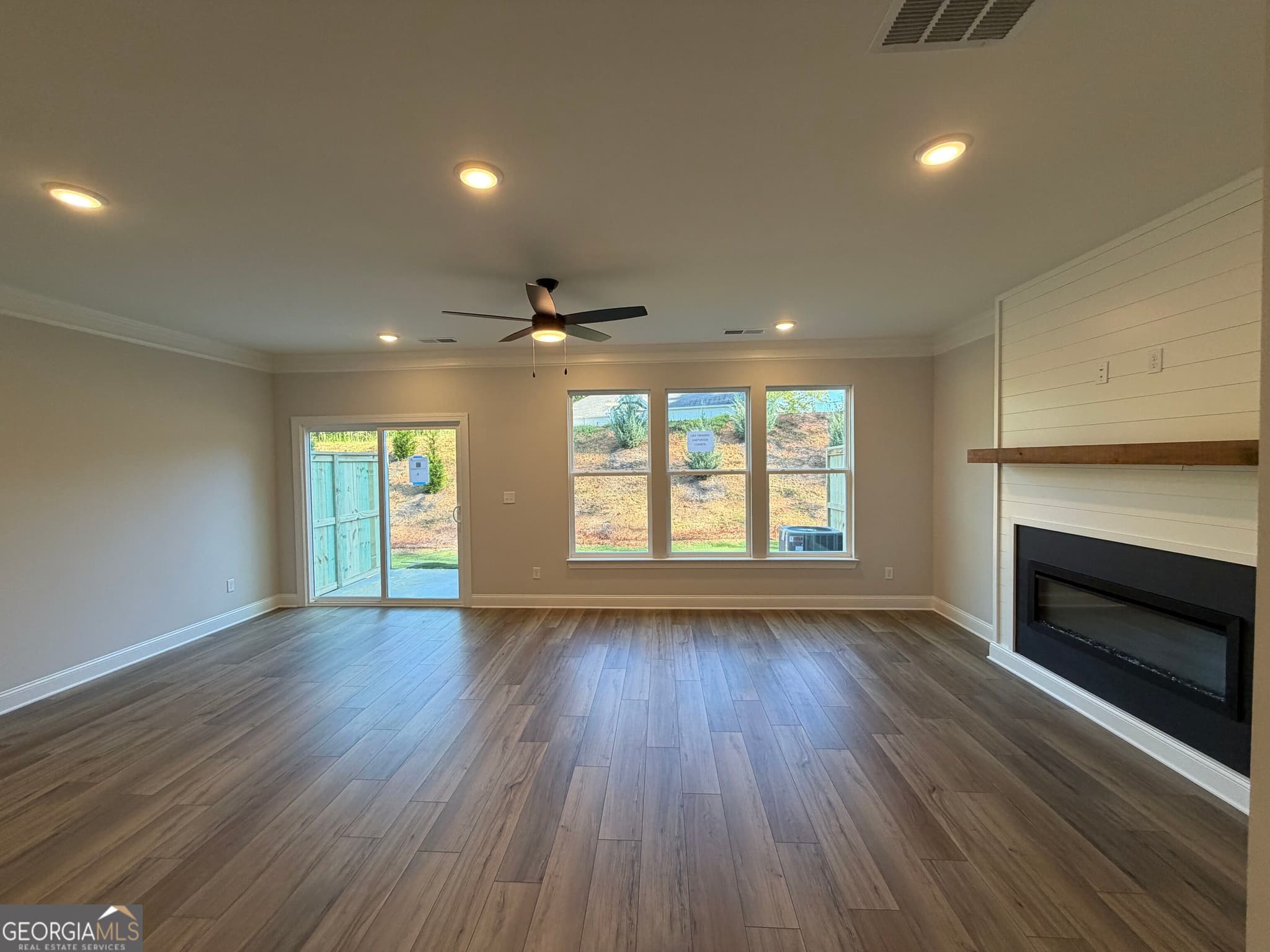 3 bedroom, 2.5 bathroom, 2,062 sq ft townhouse for sale at 4 Trace Bluff, Dawsonville, GA 30534 — photo 5