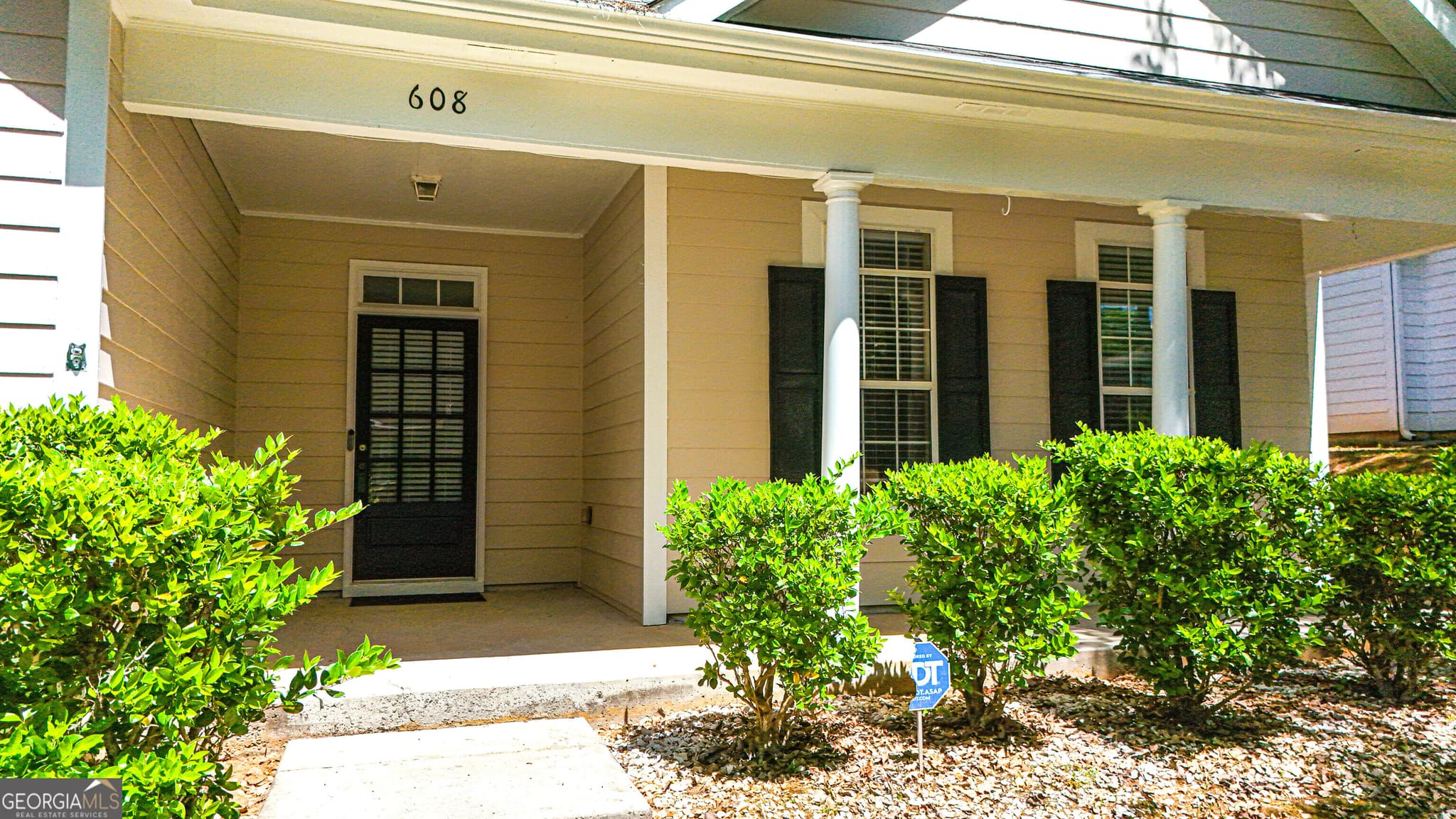 3 bedroom, 2 bathroom, 1,762 sq ft single family residence under contract at 608 Brookwater Drive, Stockbridge, GA 30281 — photo 2