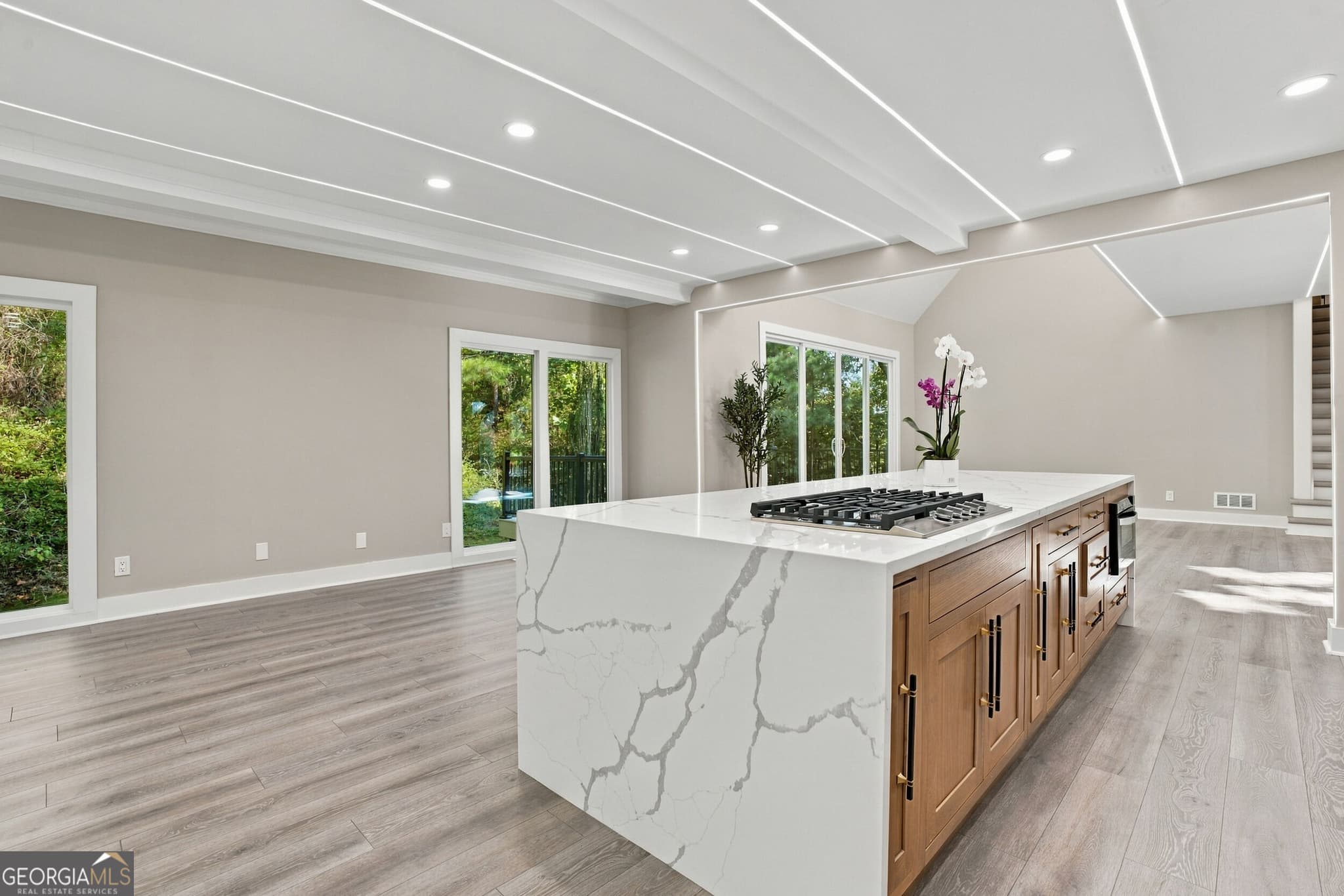 6 bedroom, 4 bathroom, 4,150 sq ft single family residence for sale at 4508 Bankside Court, Marietta, GA 30066 — photo 2