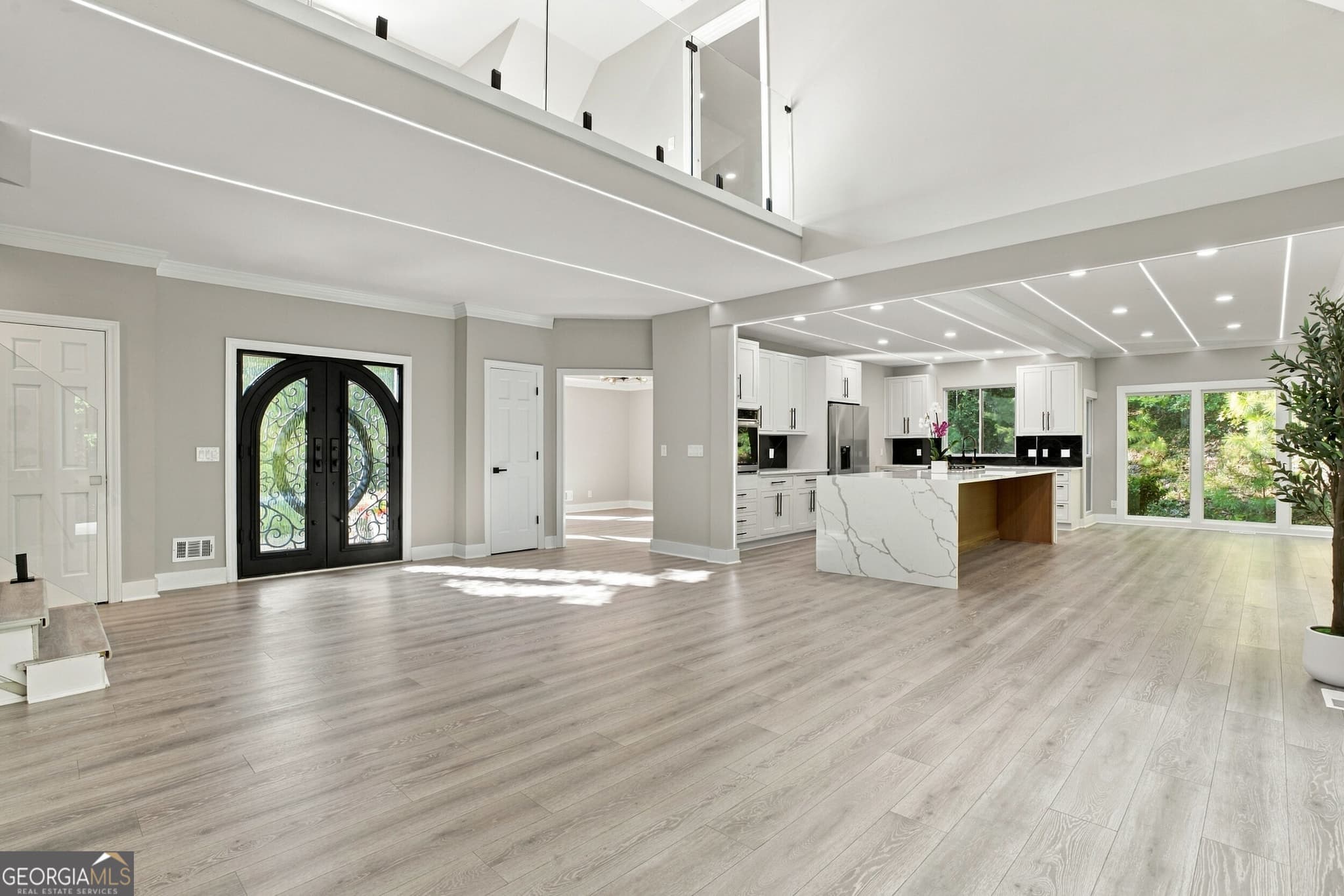 6 bedroom, 4 bathroom, 4,150 sq ft single family residence for sale at 4508 Bankside Court, Marietta, GA 30066 — photo 3