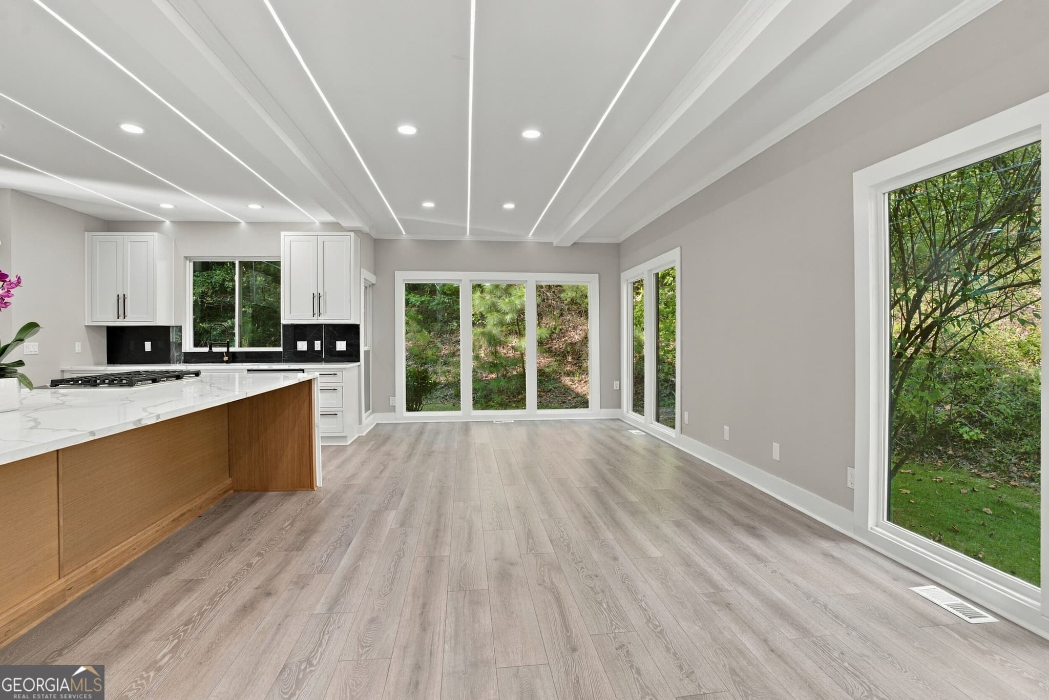 6 bedroom, 4 bathroom, 4,150 sq ft single family residence for sale at 4508 Bankside Court, Marietta, GA 30066 — photo 10