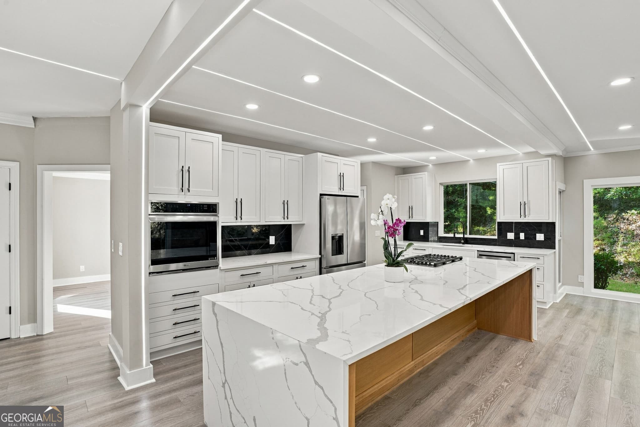 6 bedroom, 4 bathroom, 4,150 sq ft single family residence for sale at 4508 Bankside Court, Marietta, GA 30066 — photo 4