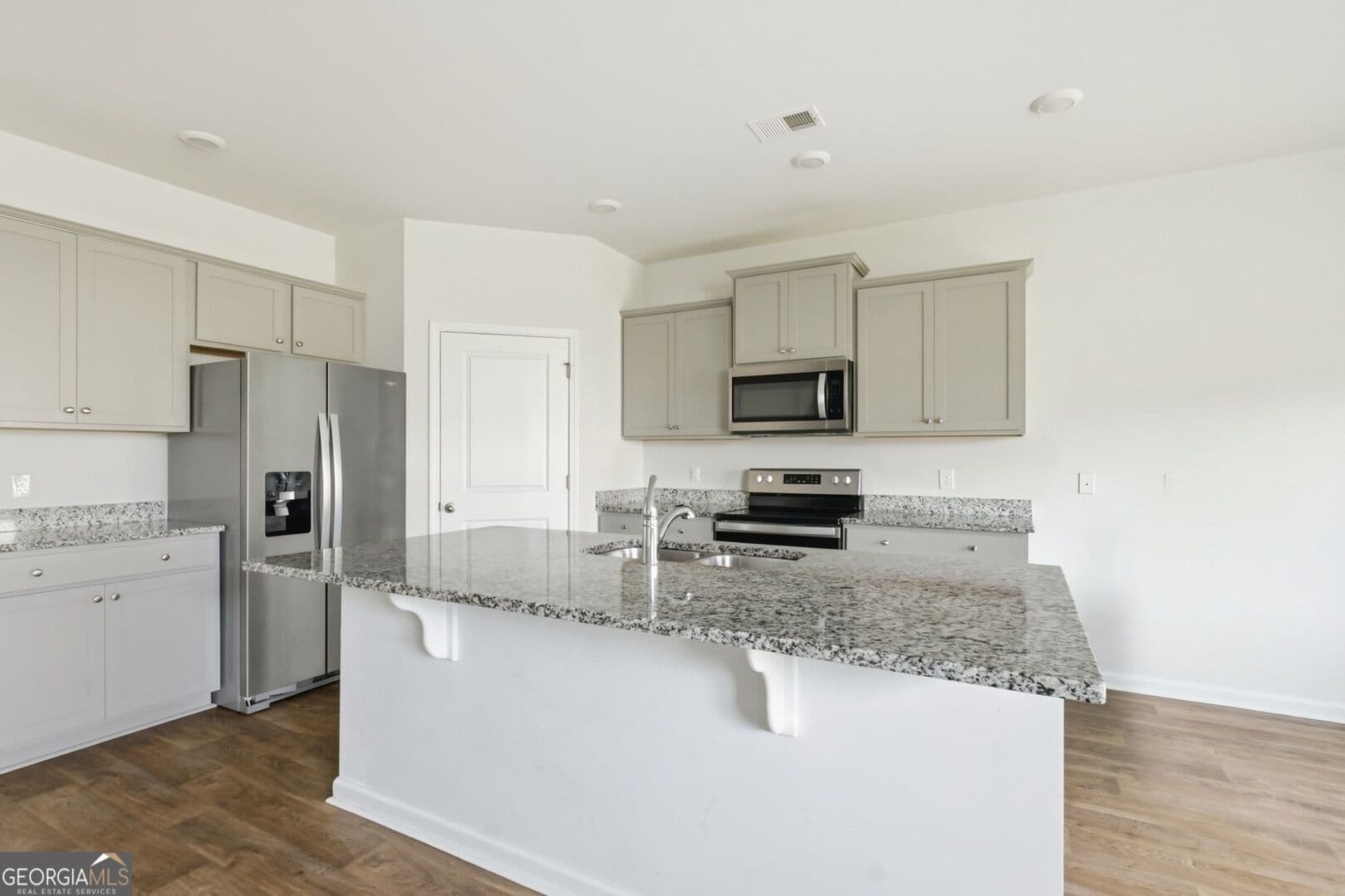 5 bedroom, 3 bathroom single family residence for sale at 352 Wedge Circle, Richmond Hill, GA 31324 — photo 10