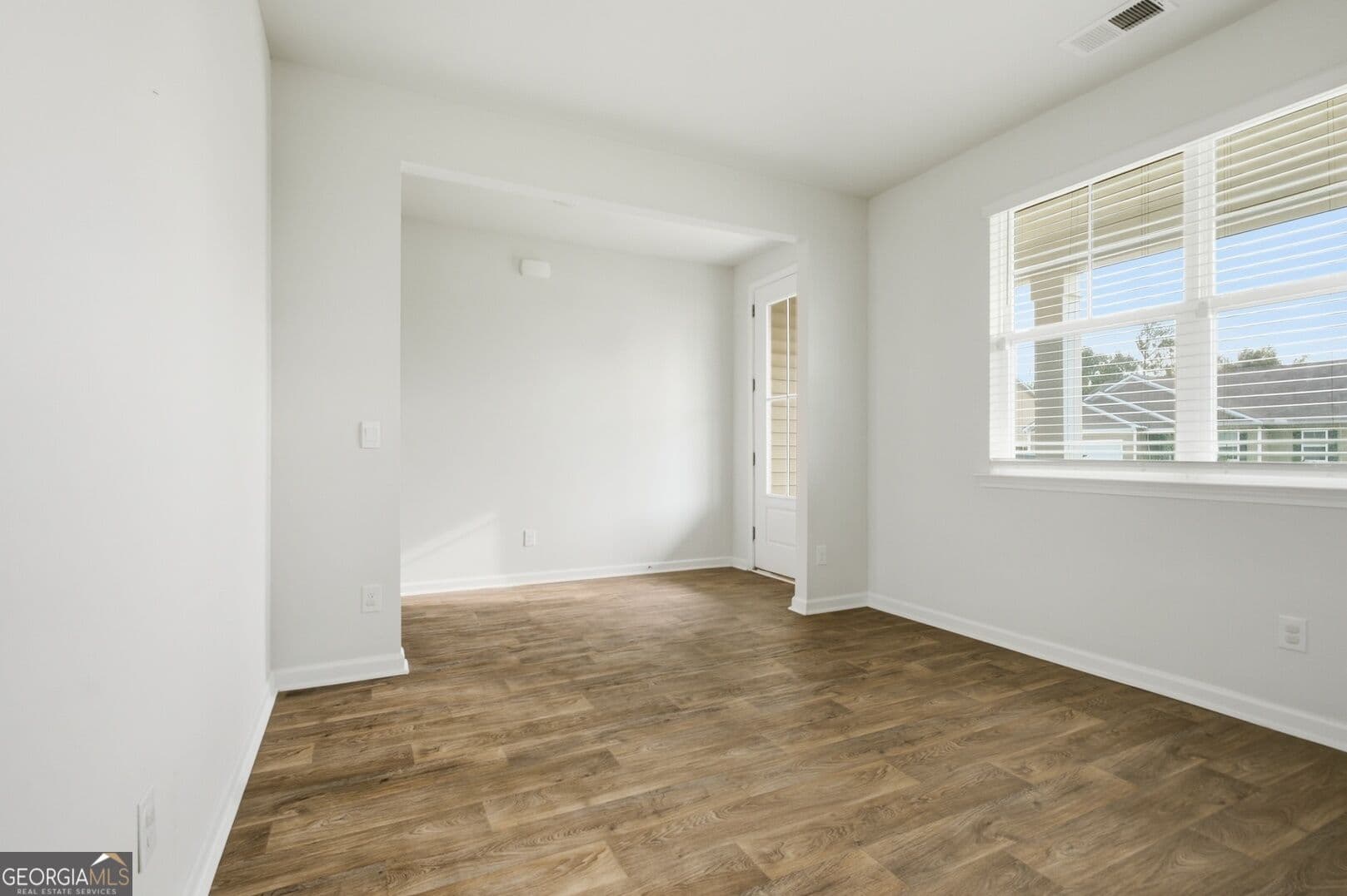 5 bedroom, 3 bathroom single family residence for sale at 352 Wedge Circle, Richmond Hill, GA 31324 — photo 8