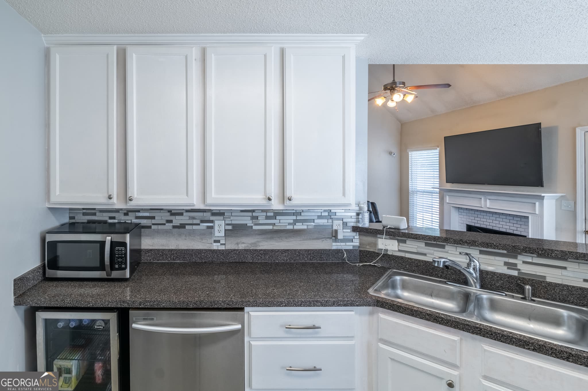 3 bedroom, 2.5 bathroom, 1,888 sq ft single family residence for sale at 253 Augusta Woods Drive, Villa Rica, GA 30180 — photo 10