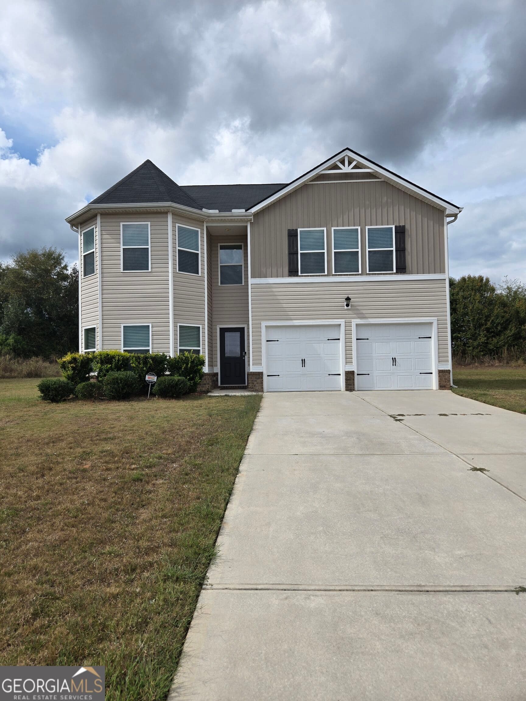 5 bedroom, 3 bathroom, 2,370 sq ft single family residence for sale at 804 Clydes Way, Jackson, GA 30233 — photo 5