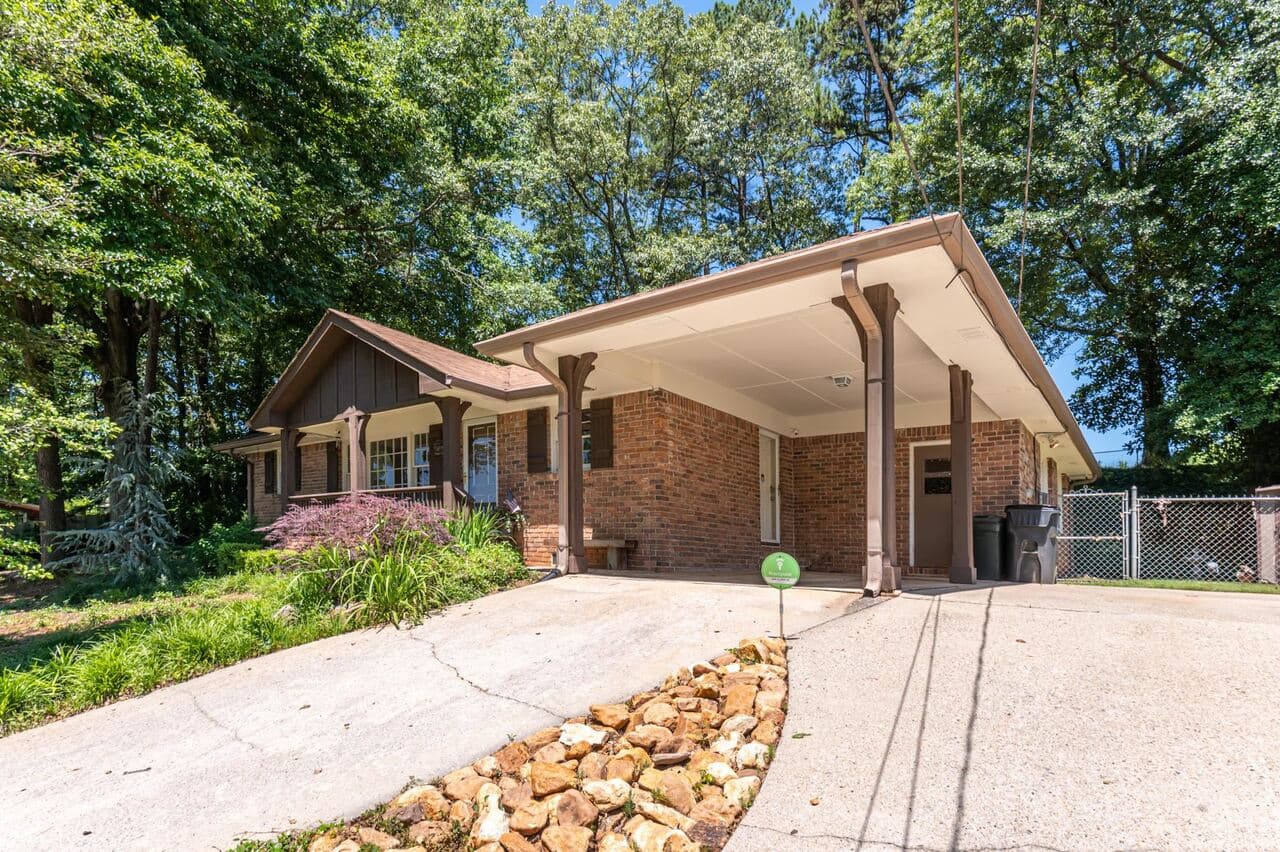 3 bedroom, 2 bathroom single family residence for rent at 3926 Pineview Drive, Smyrna, GA 30080 for $5,090 a month — photo 3