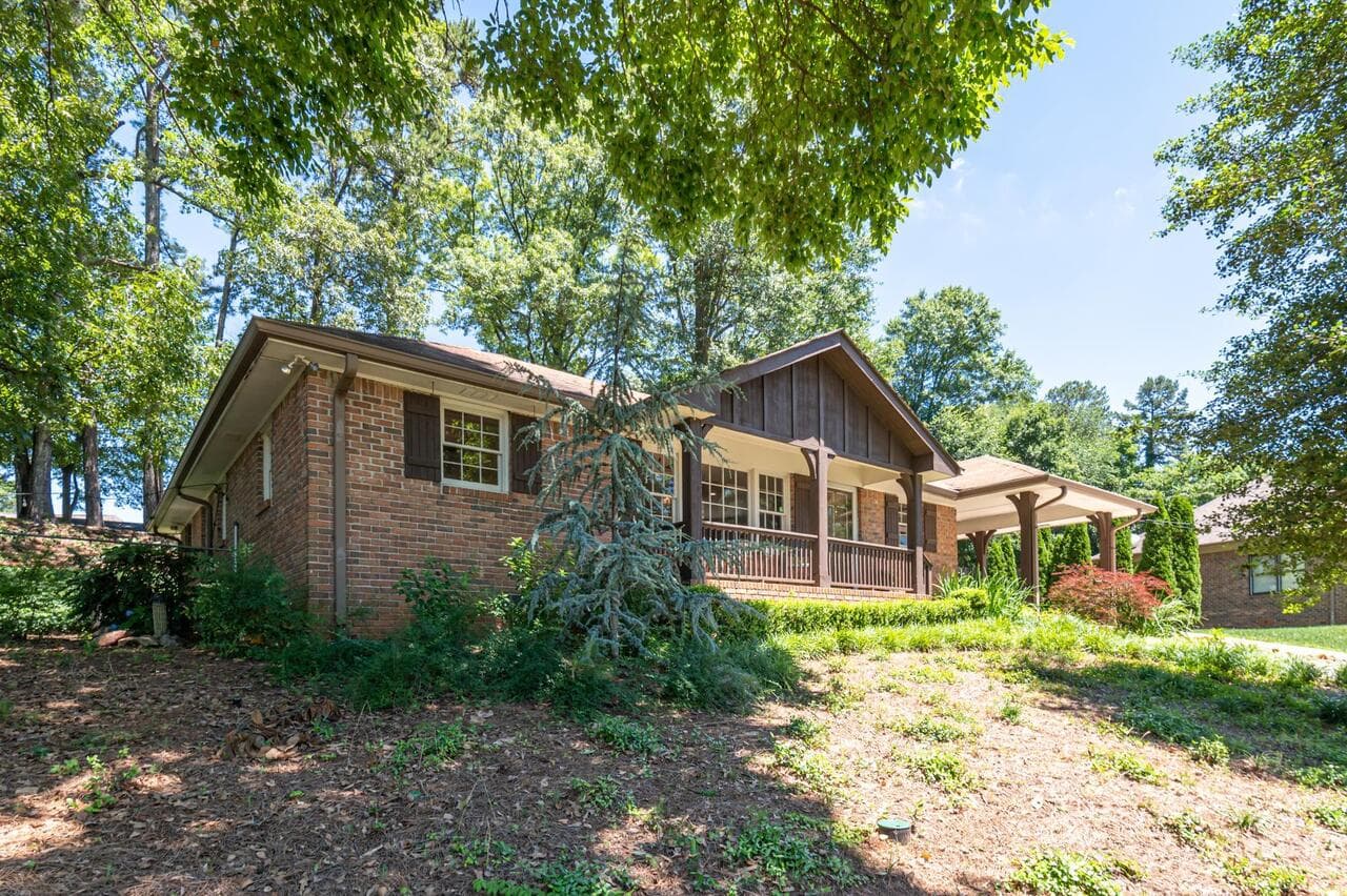 3 bedroom, 2 bathroom single family residence for rent at 3926 Pineview Drive, Smyrna, GA 30080 for $5,090 a month — photo 1 of 34